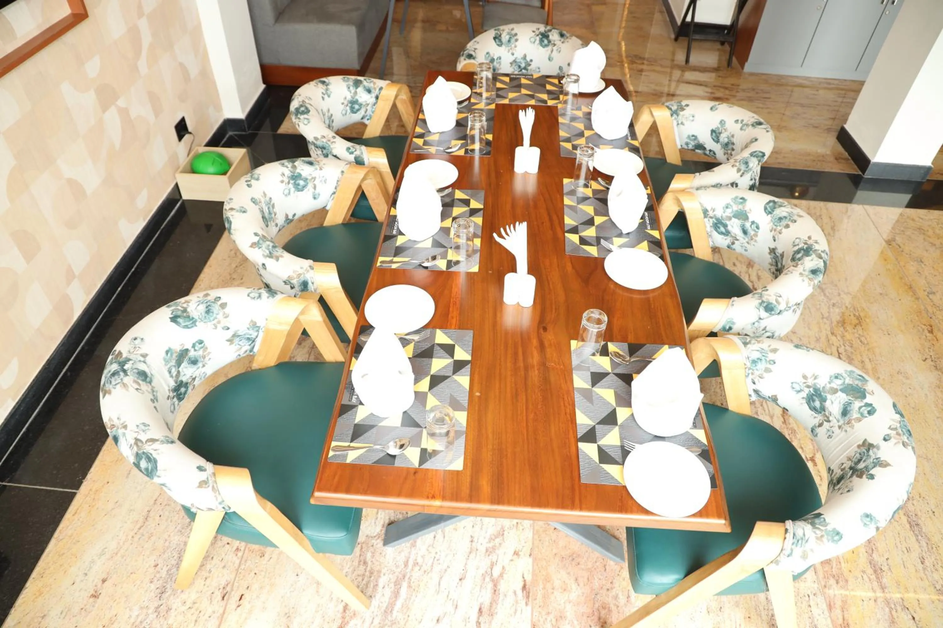 Restaurant/places to eat in The Citi Residenci Hotel, Banskopa