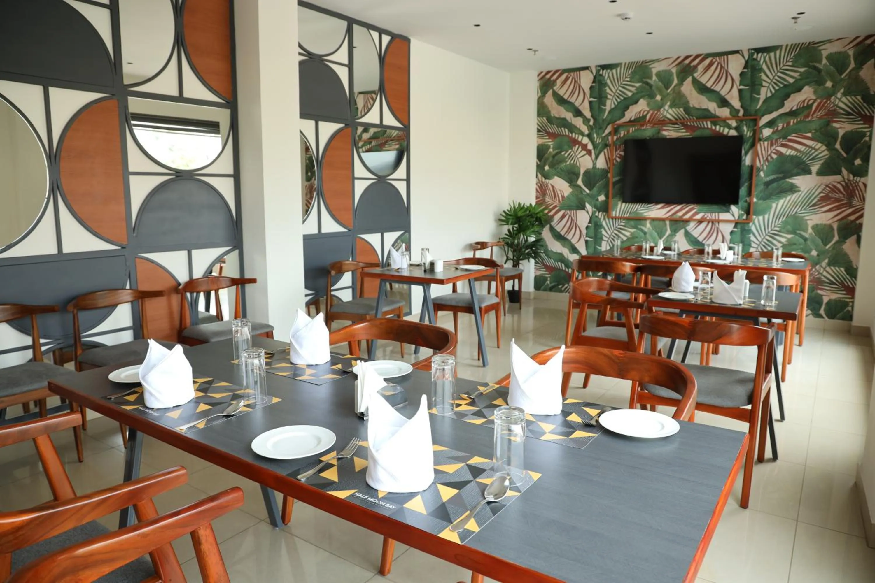 Restaurant/places to eat in The Citi Residenci Hotel, Banskopa