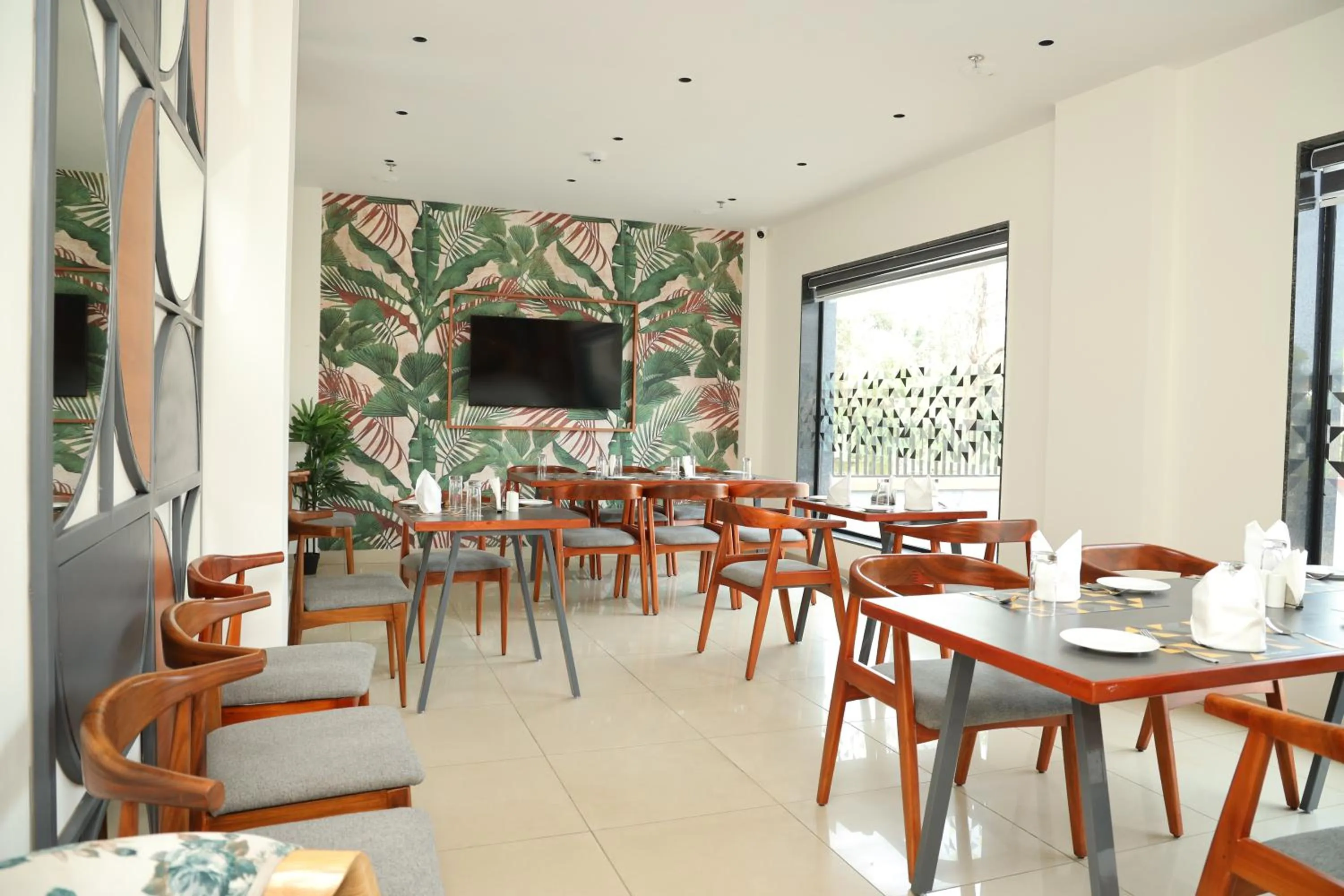 Restaurant/places to eat in The Citi Residenci Hotel, Banskopa