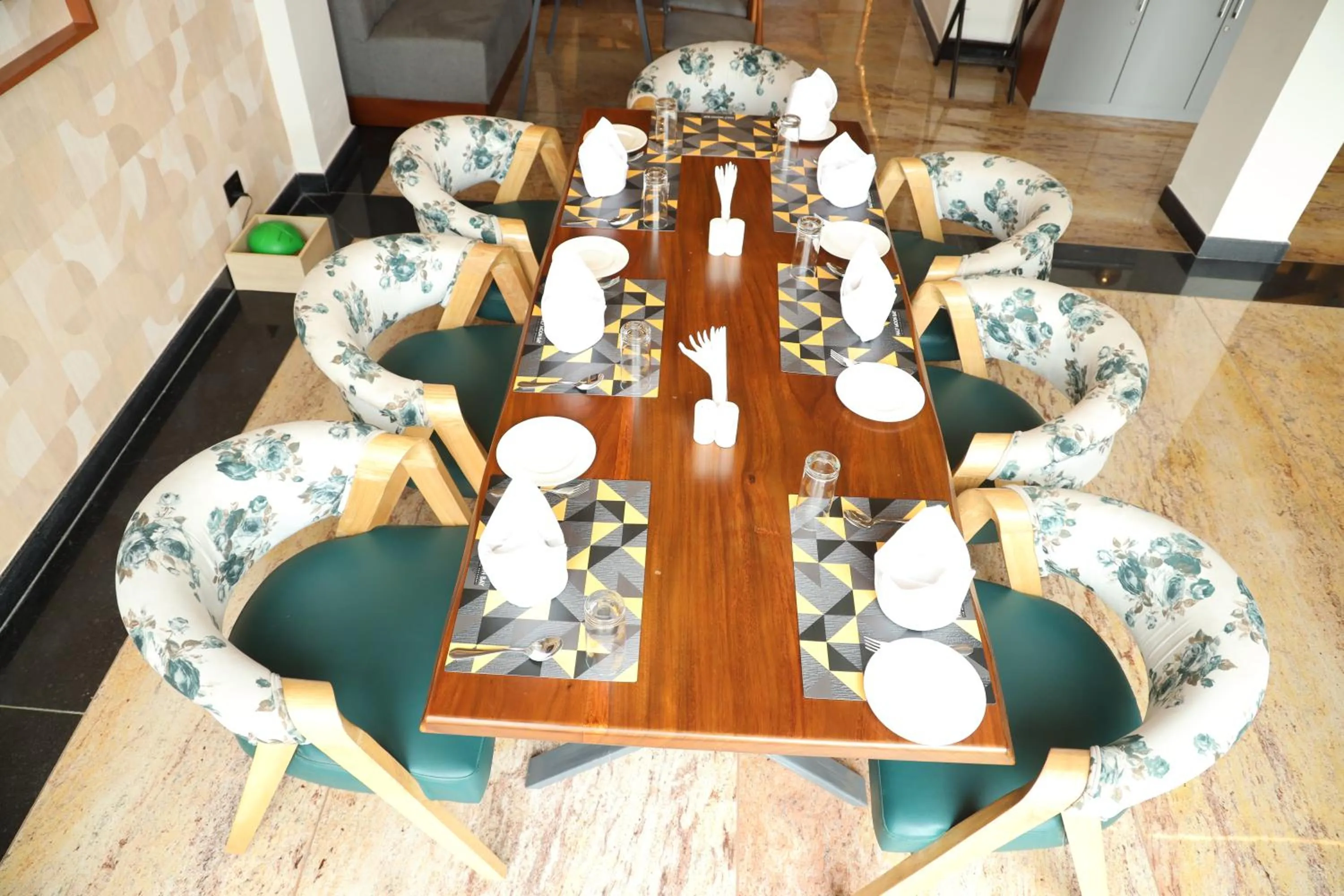 Restaurant/places to eat in The Citi Residenci Hotel, Banskopa