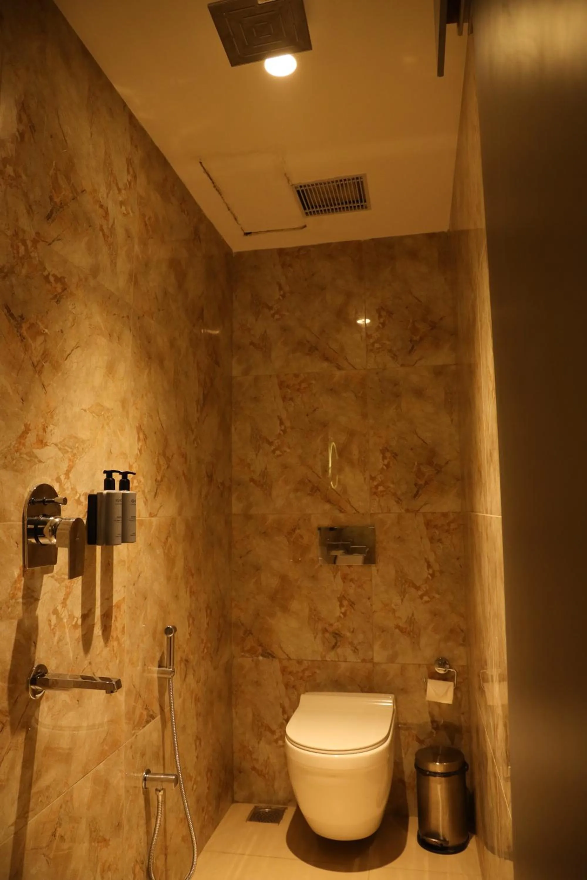 Bathroom in The Citi Residenci Hotel, Banskopa