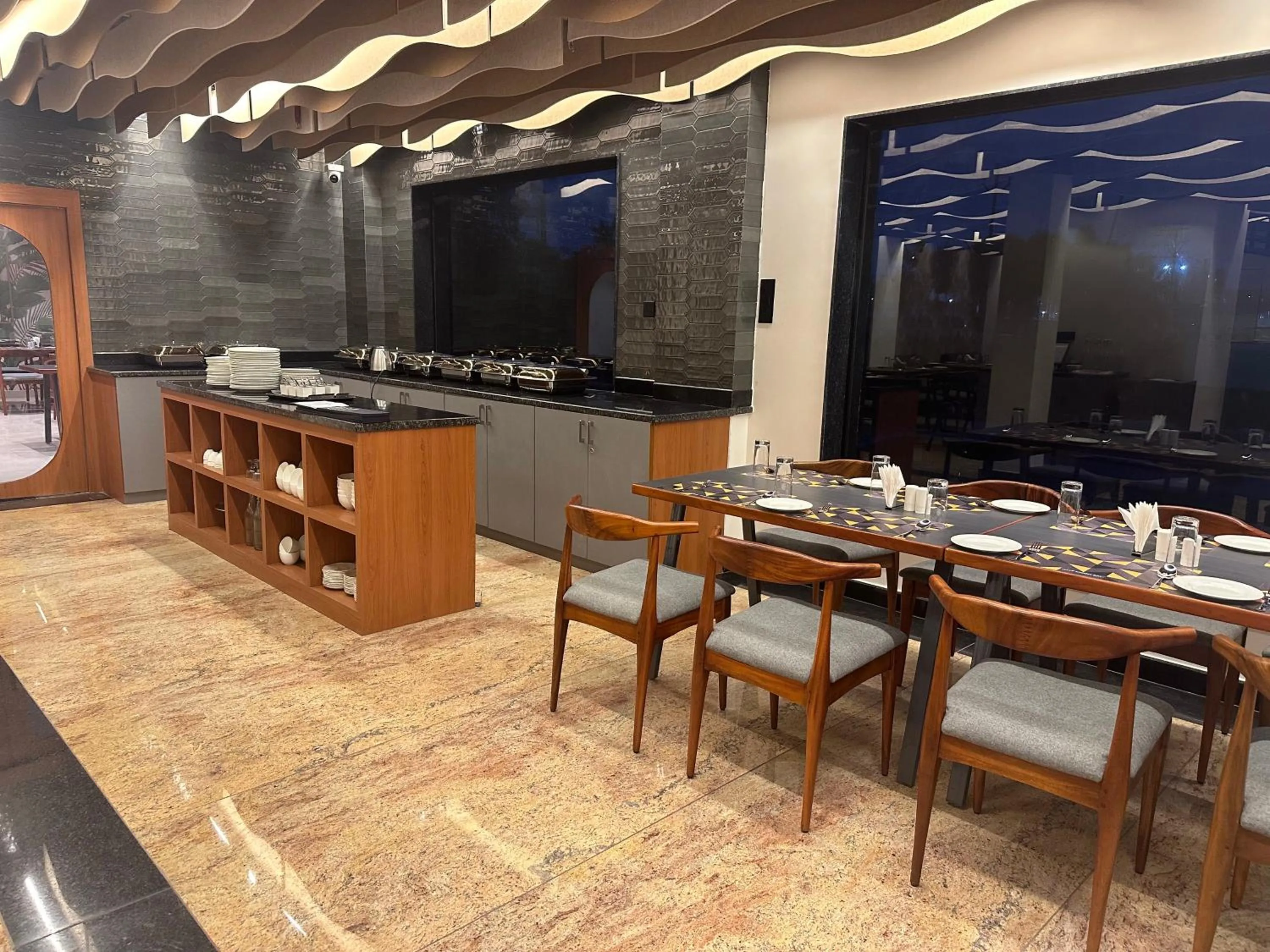 Restaurant/places to eat in The Citi Residenci Hotel, Banskopa