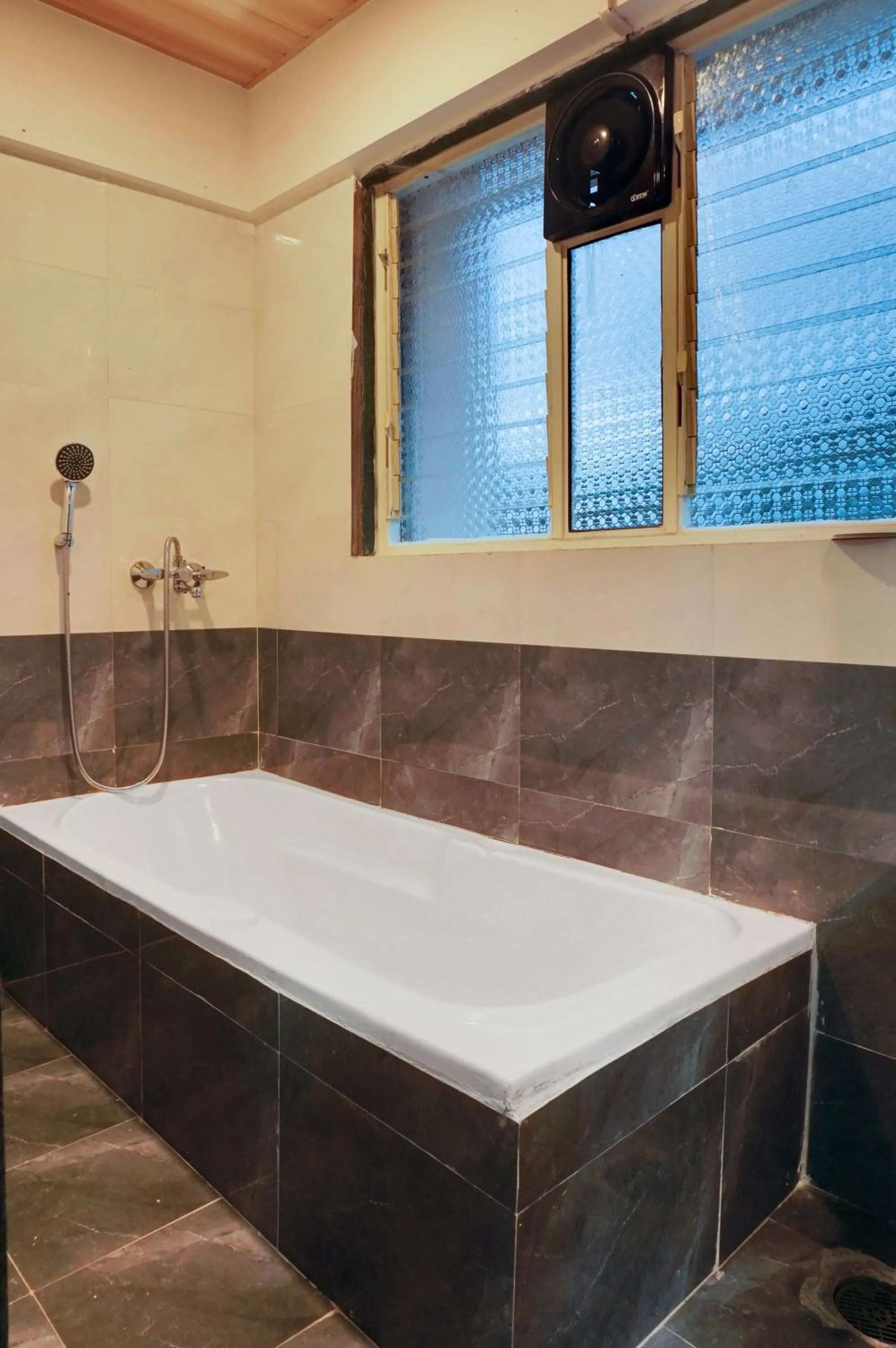 Bath in Hotel Orchard Park