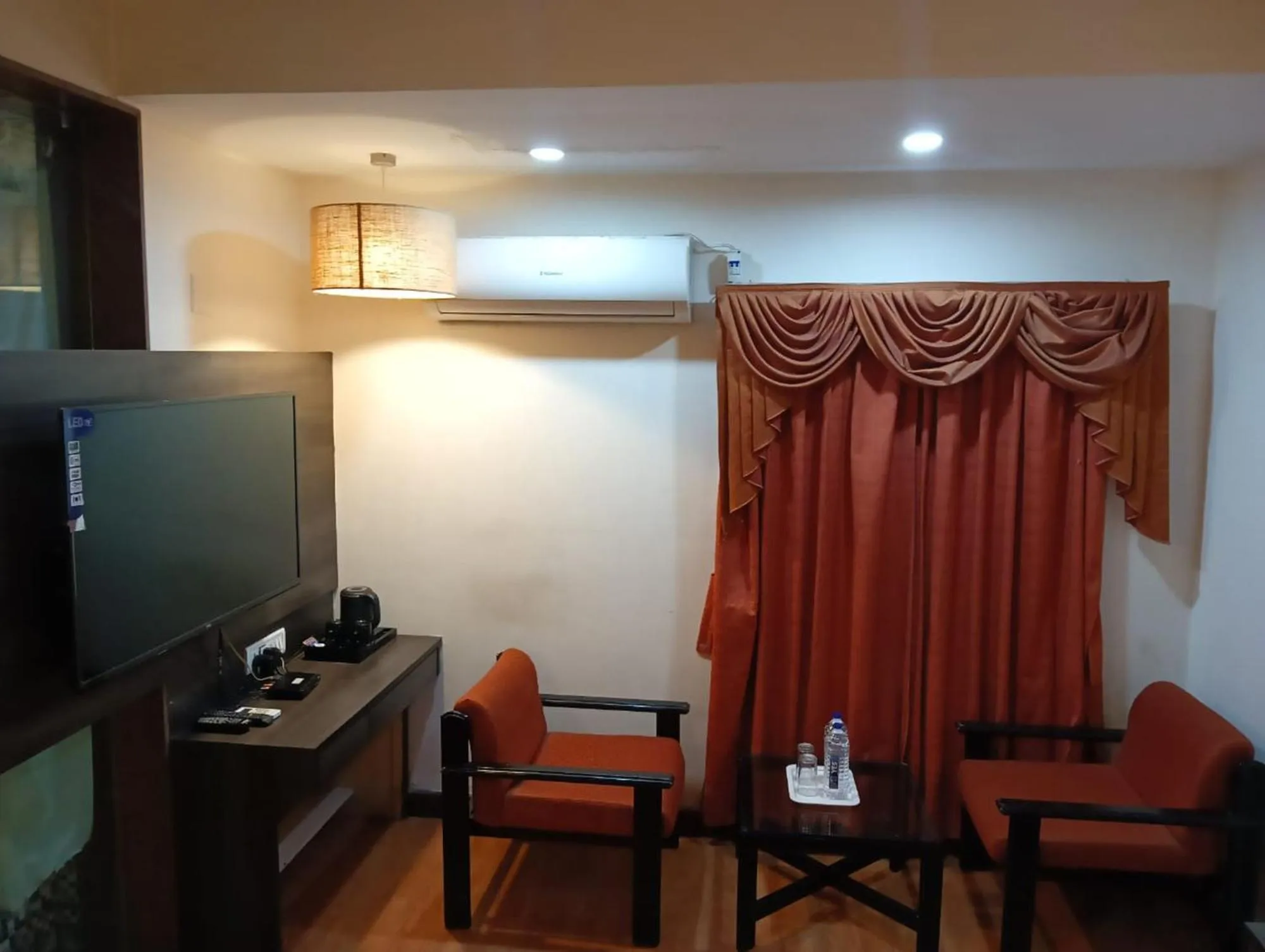 Kitchen or kitchenette in Hotel Crown