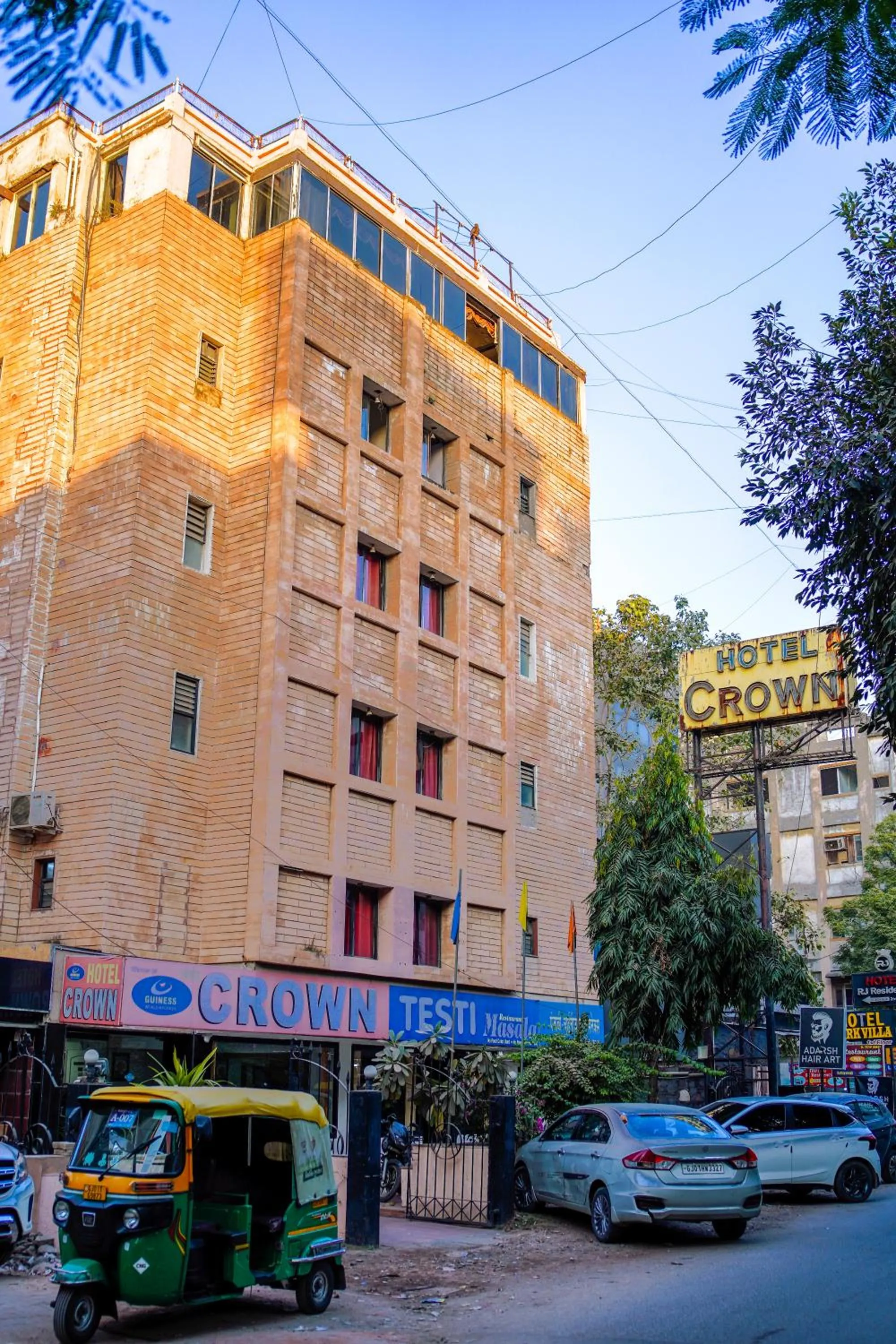 Facade/entrance in Hotel Crown