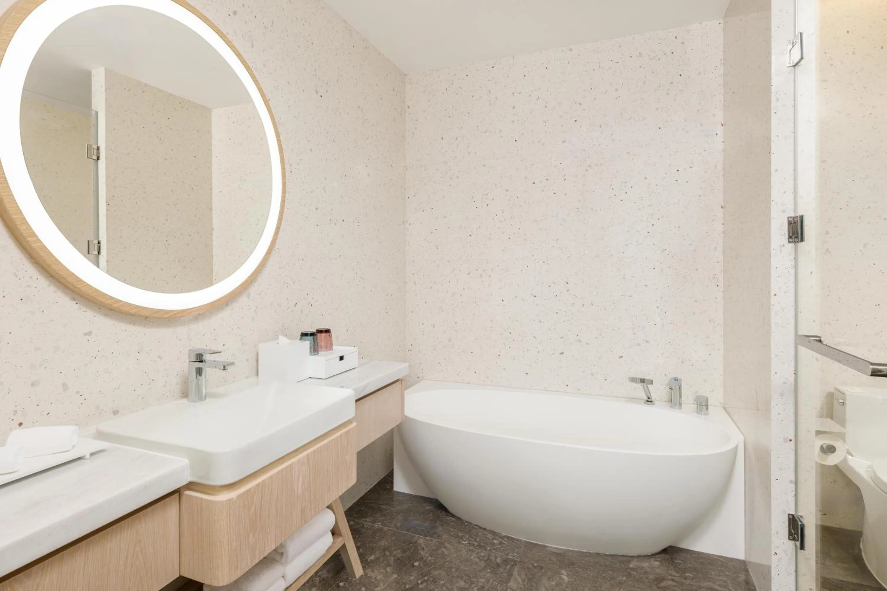 Bath in Element Lishui