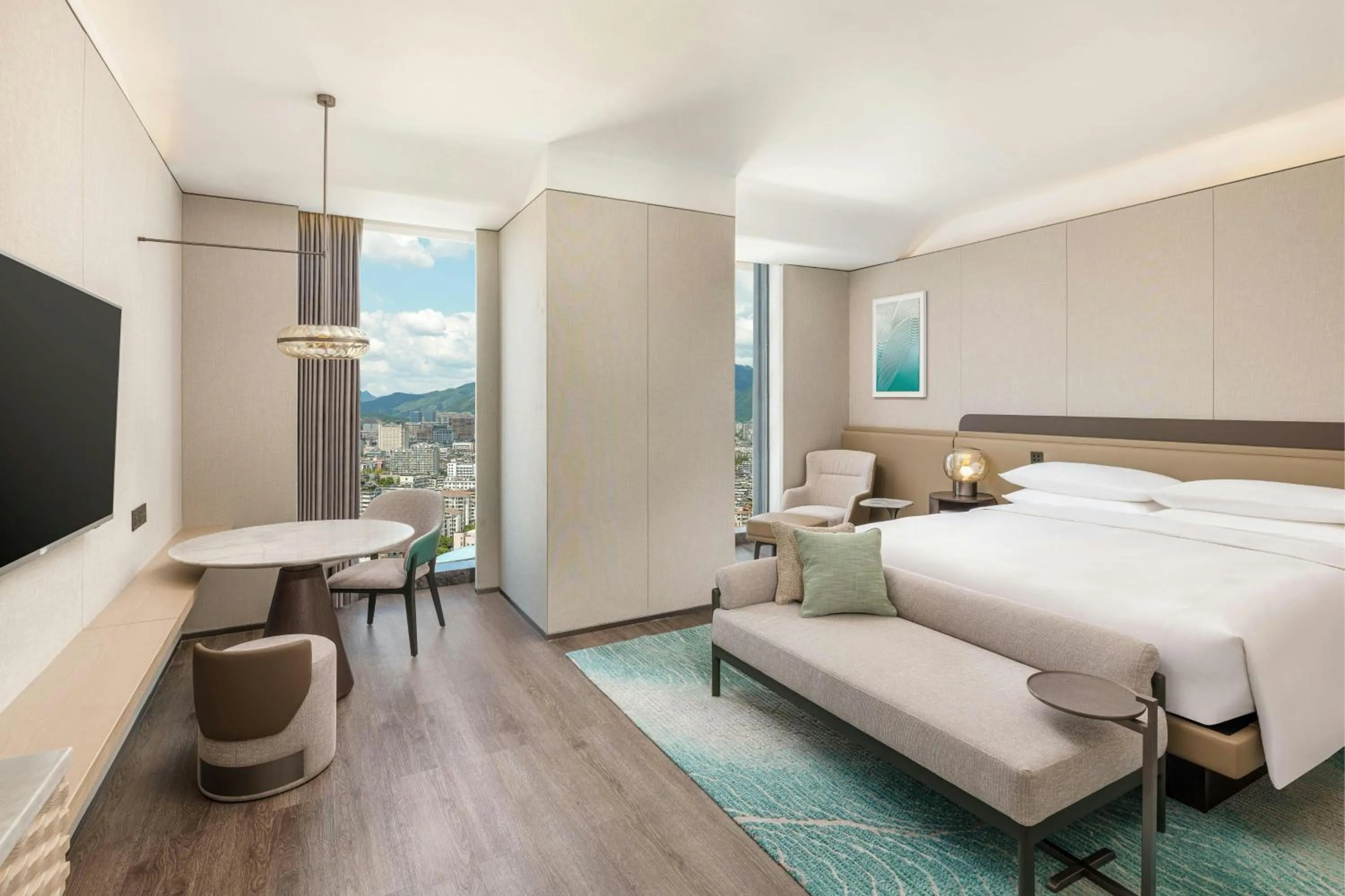 Photo of the whole room, Bed in Lishui Marriott Hotel