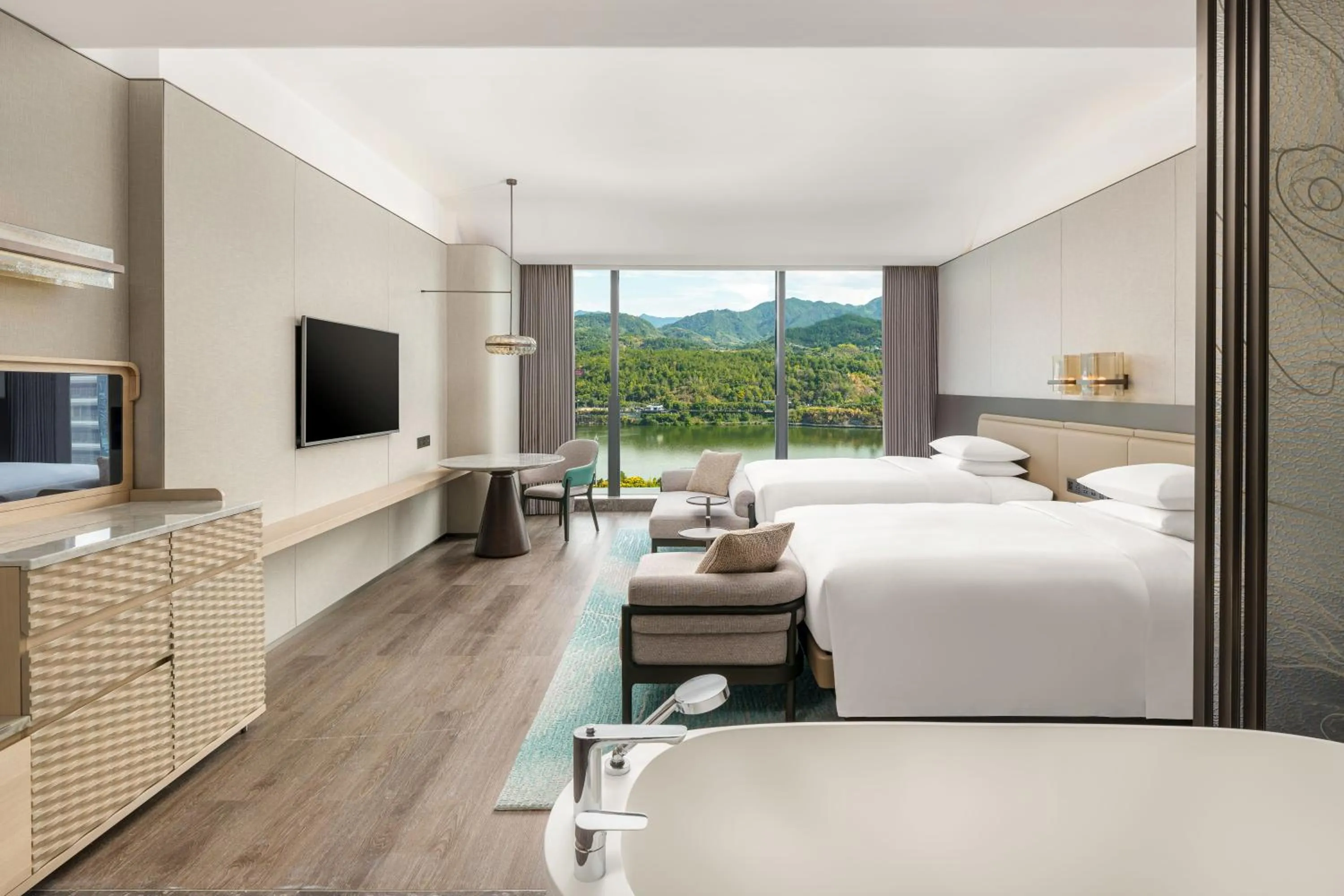 Photo of the whole room, Bed in Lishui Marriott Hotel