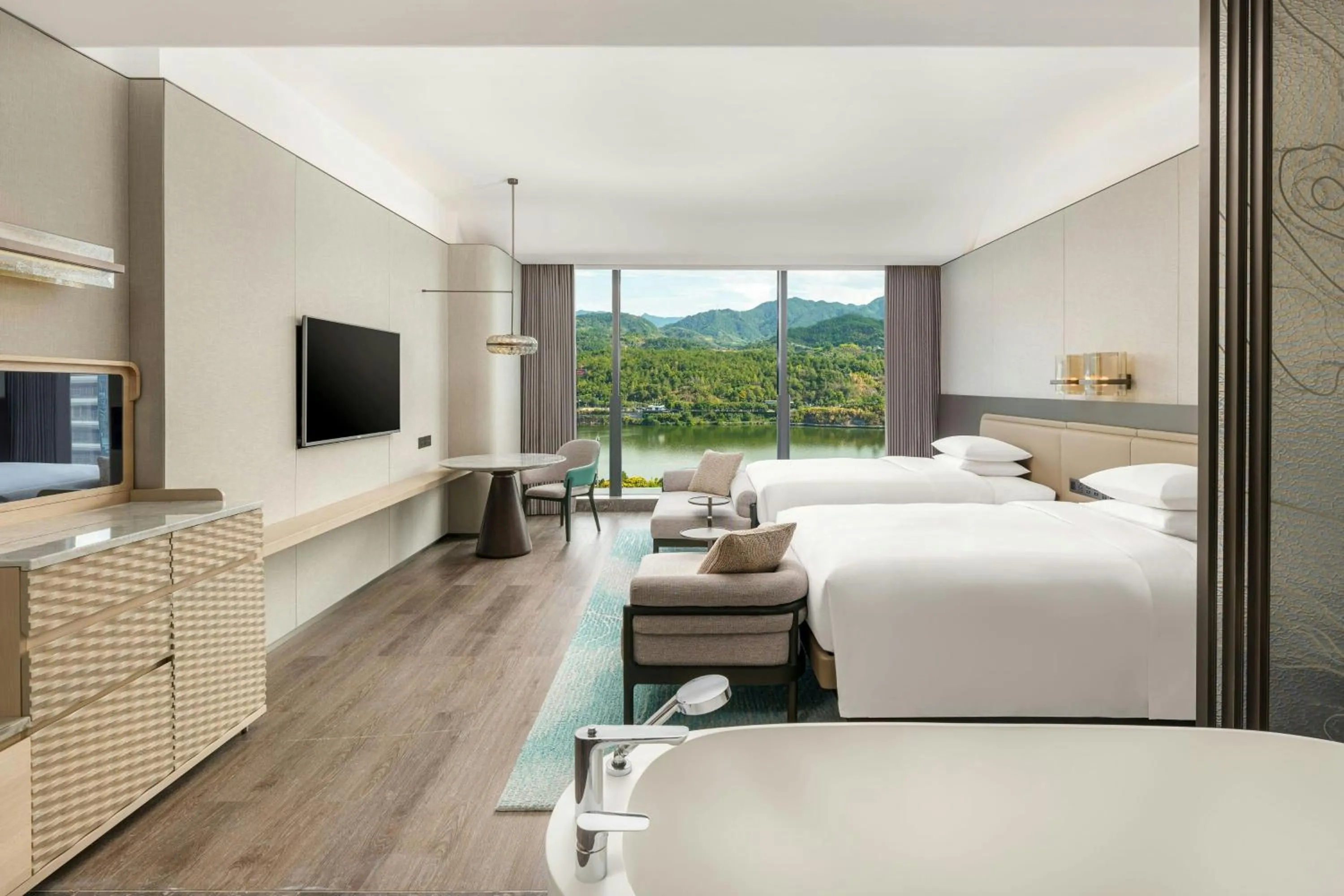 Photo of the whole room, Bed in Lishui Marriott Hotel