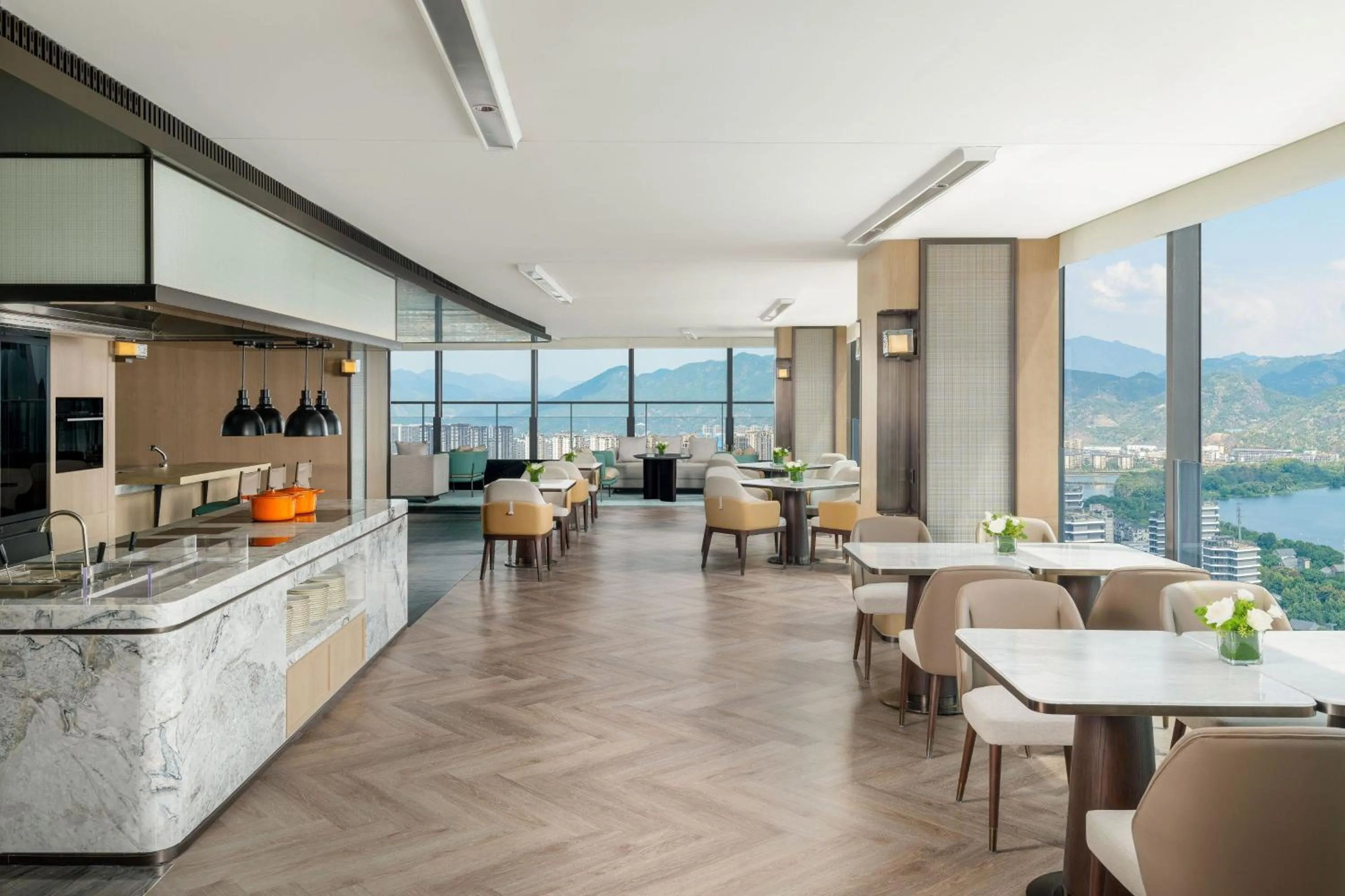 Lounge or bar in Lishui Marriott Hotel