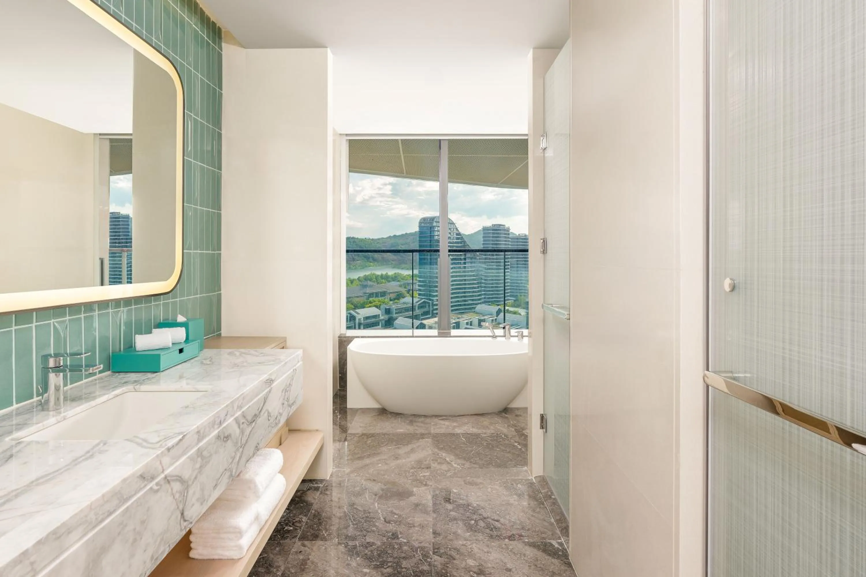 Toilet, Bed in Lishui Marriott Hotel