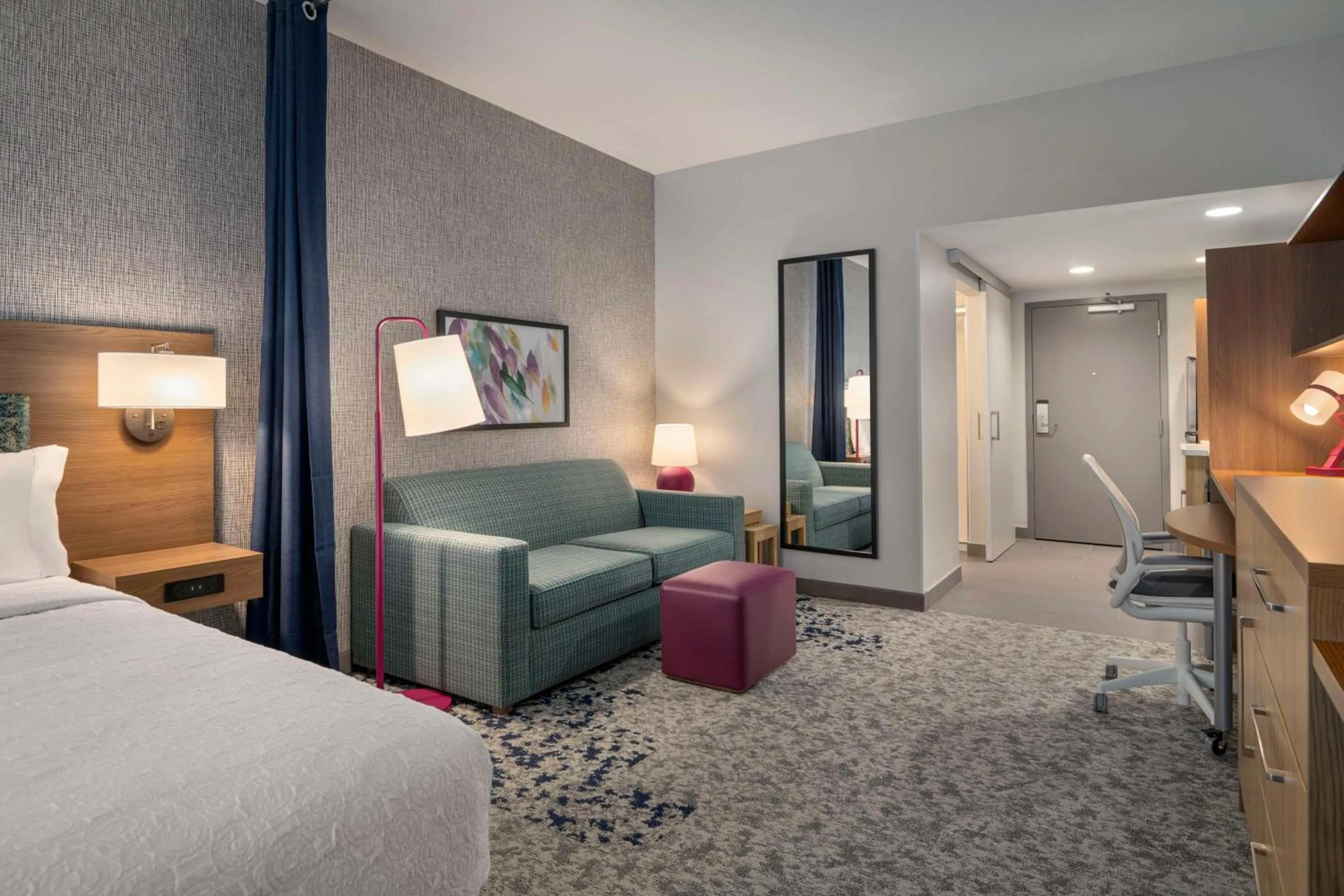 Living room, Bed in Home2 Suites By Hilton Sanford Orlando North