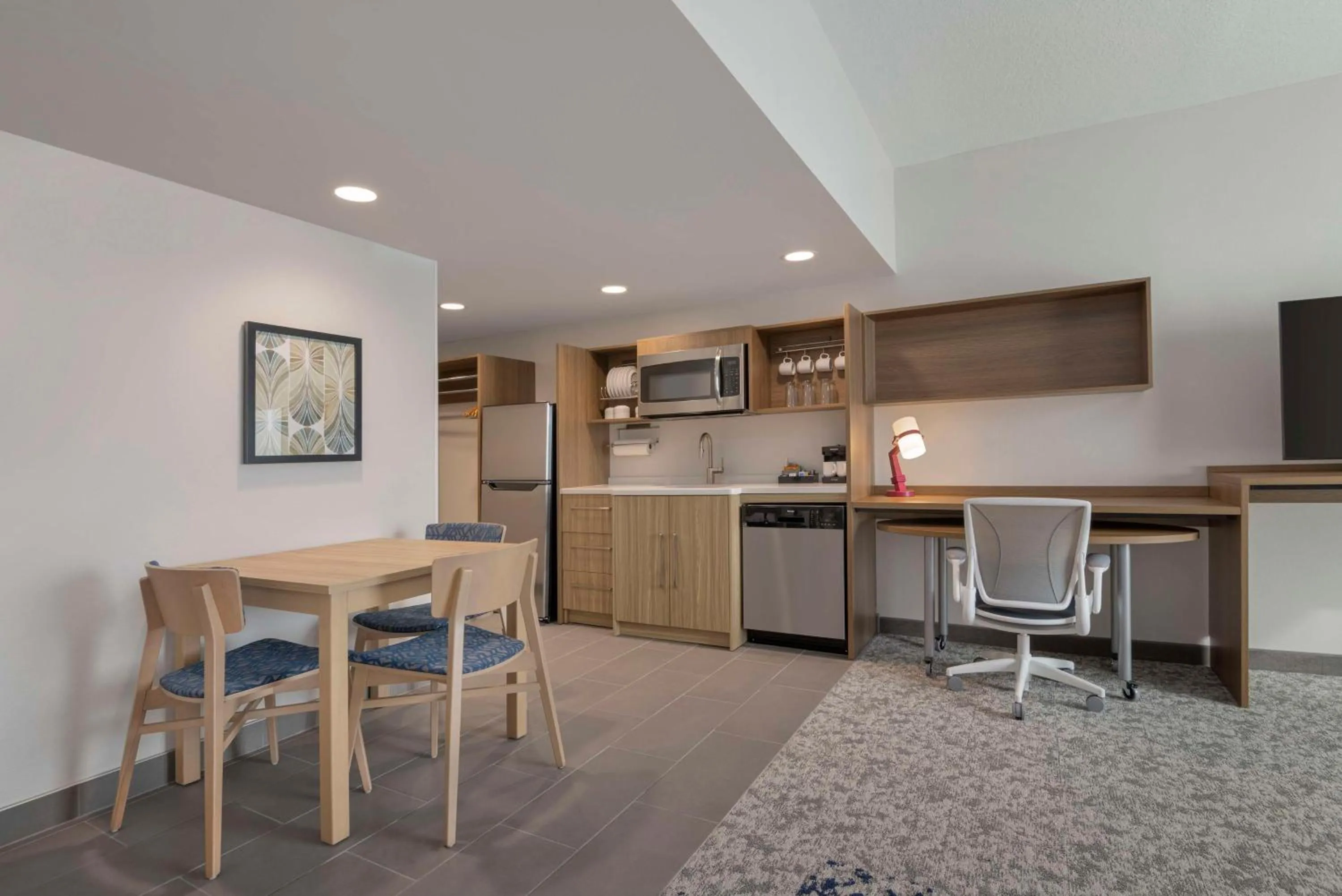 Kitchen or kitchenette in Home2 Suites By Hilton Sanford Orlando North