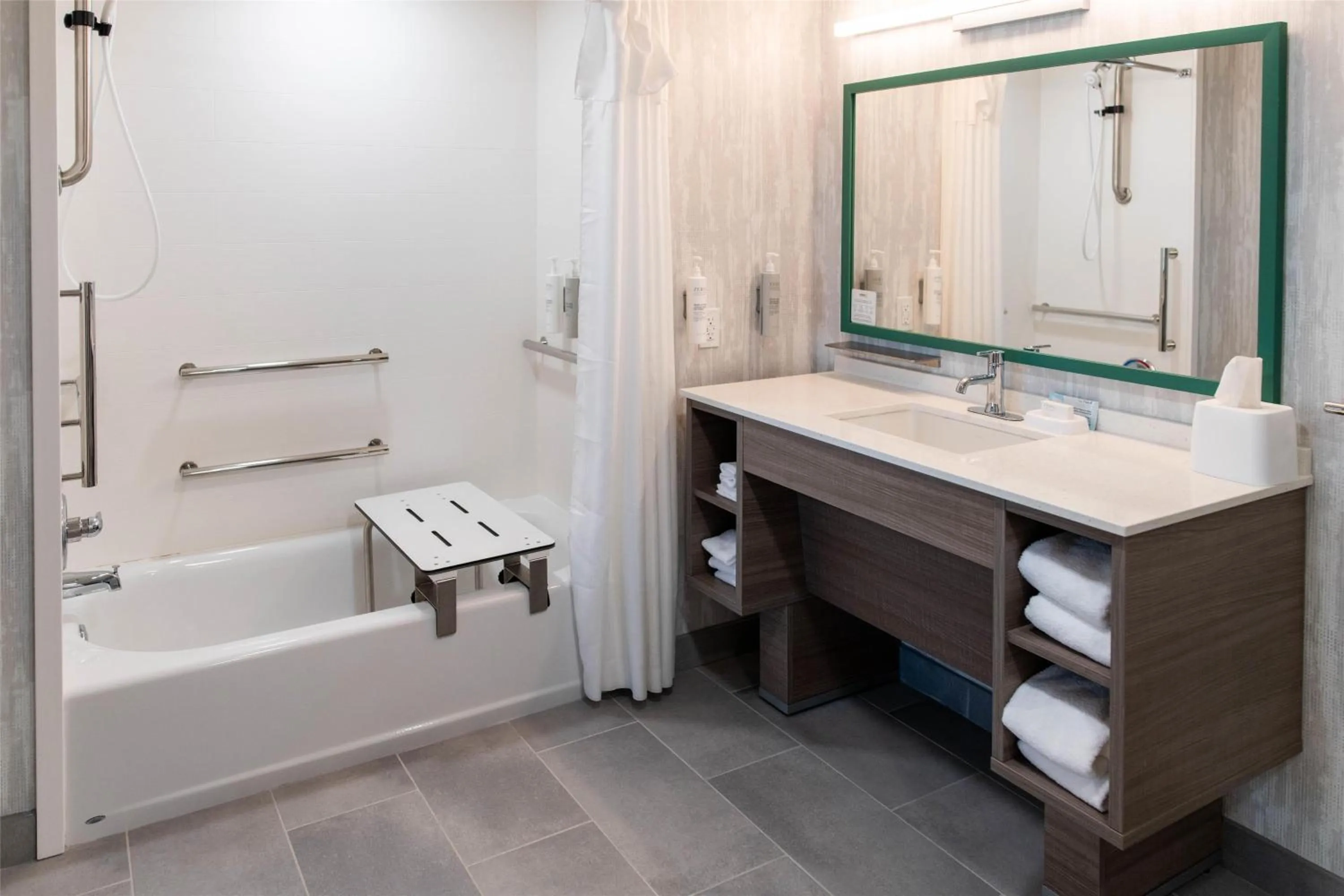 Bathroom in Home2 Suites By Hilton Effingham