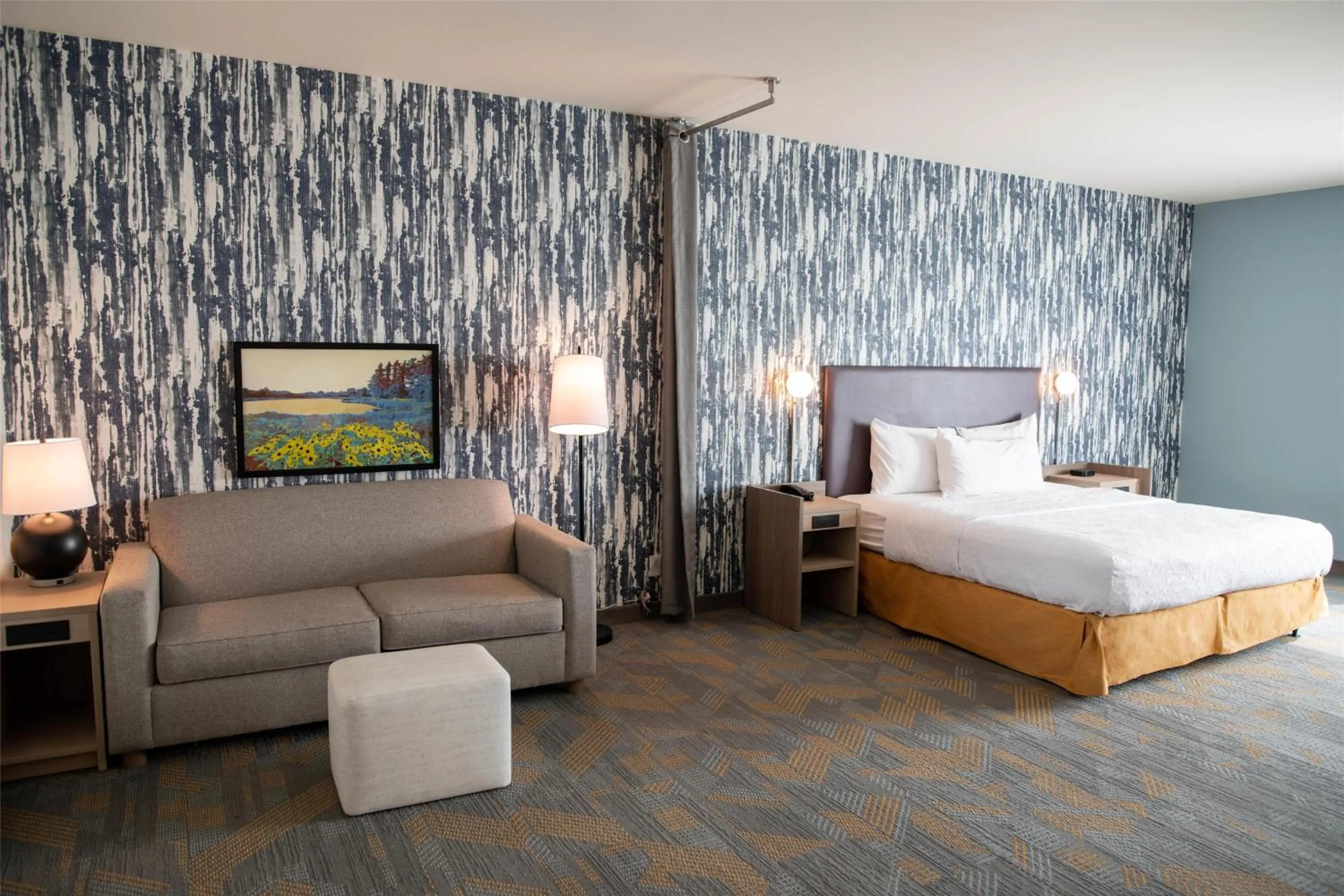 Living room, Bed in Home2 Suites By Hilton Effingham