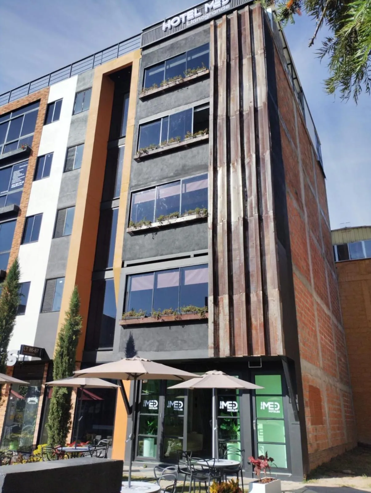 Property building in Hotel Med Llanogrande