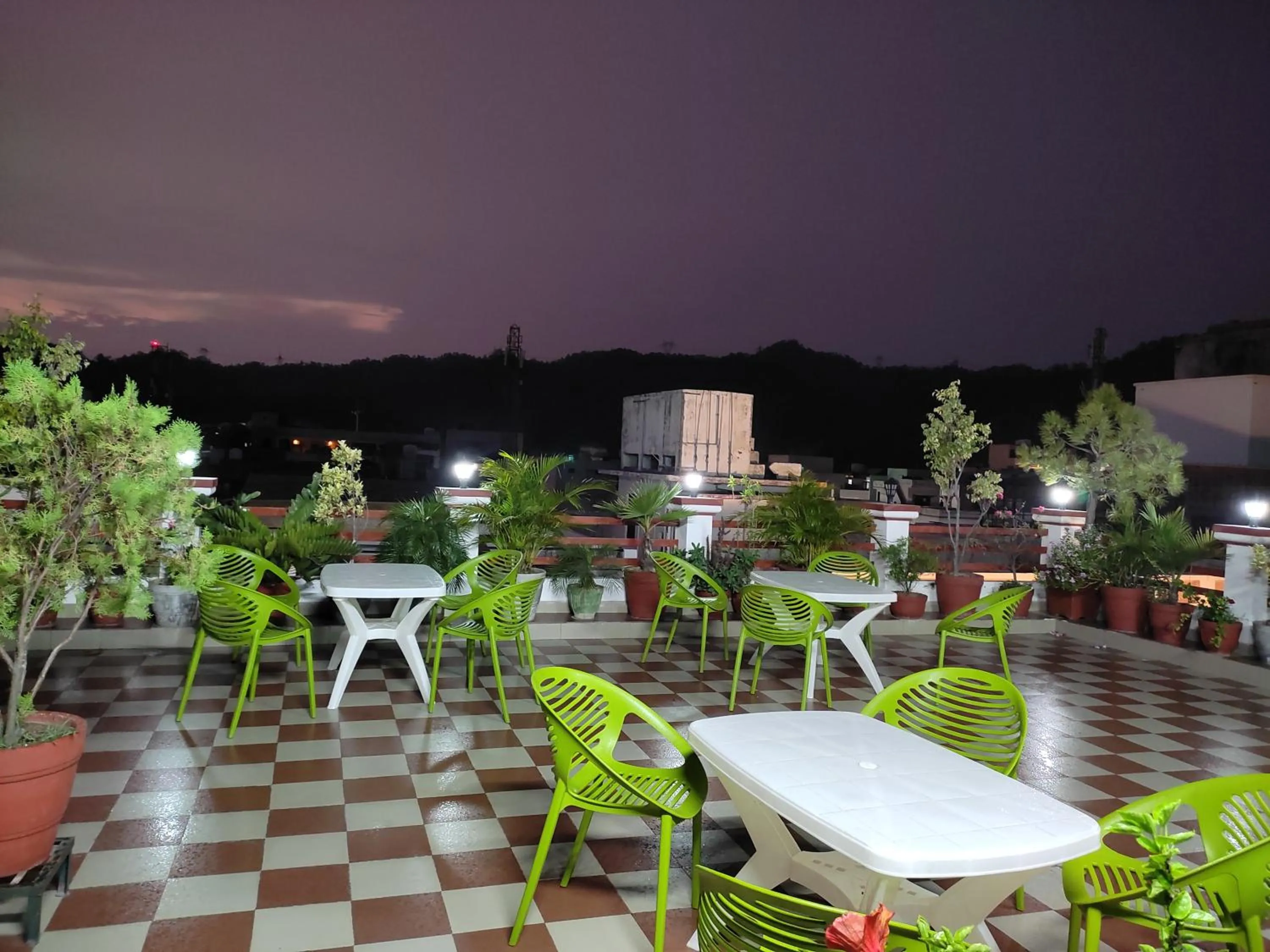 Restaurant/places to eat in Hotel Krishna Ji