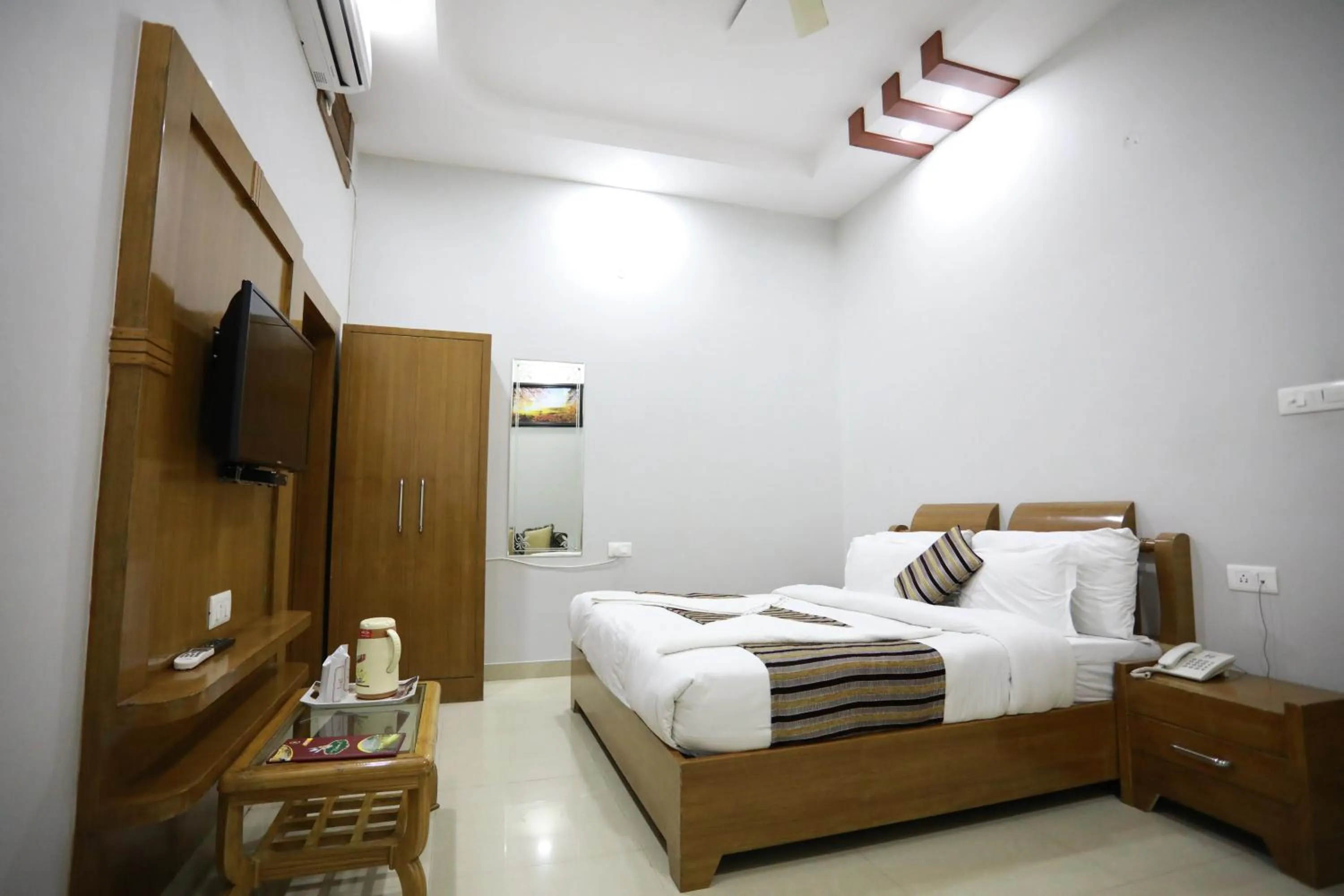 Bedroom, Bed in Hotel Krishna Ji