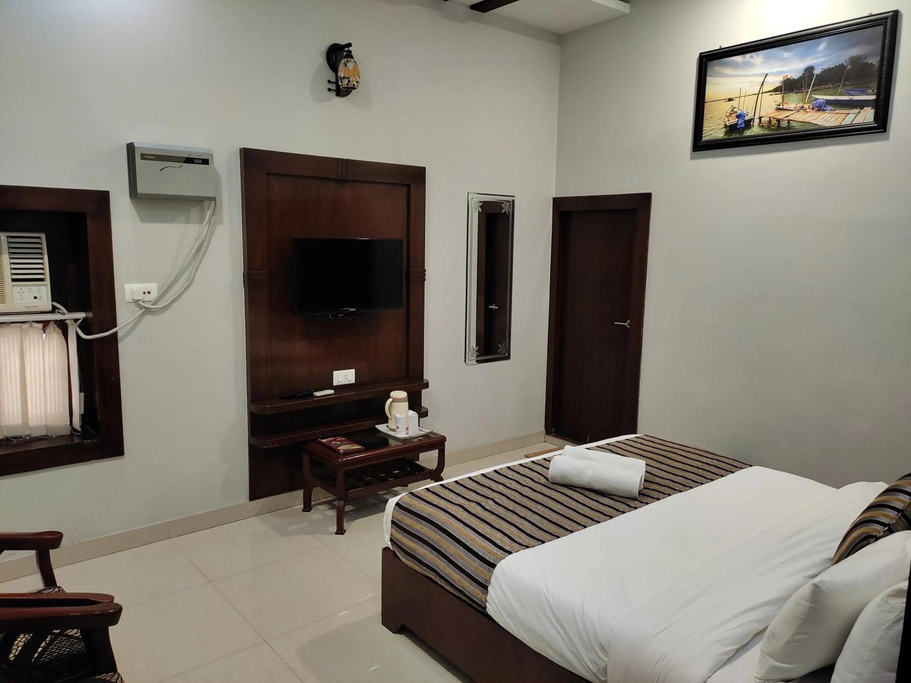 Bedroom, Bed in Hotel Krishna Ji