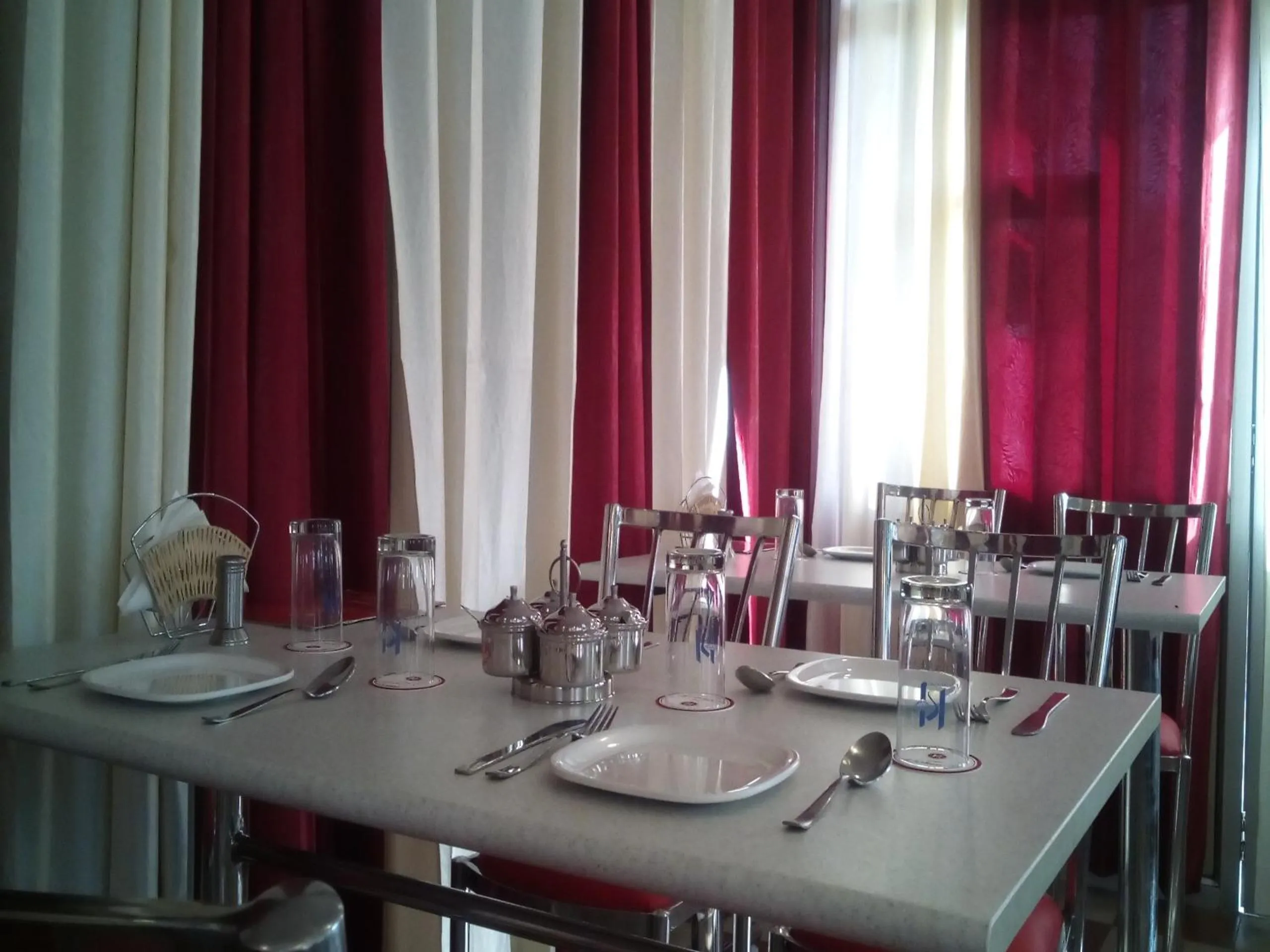 Restaurant/places to eat in Hotel Krishna Ji