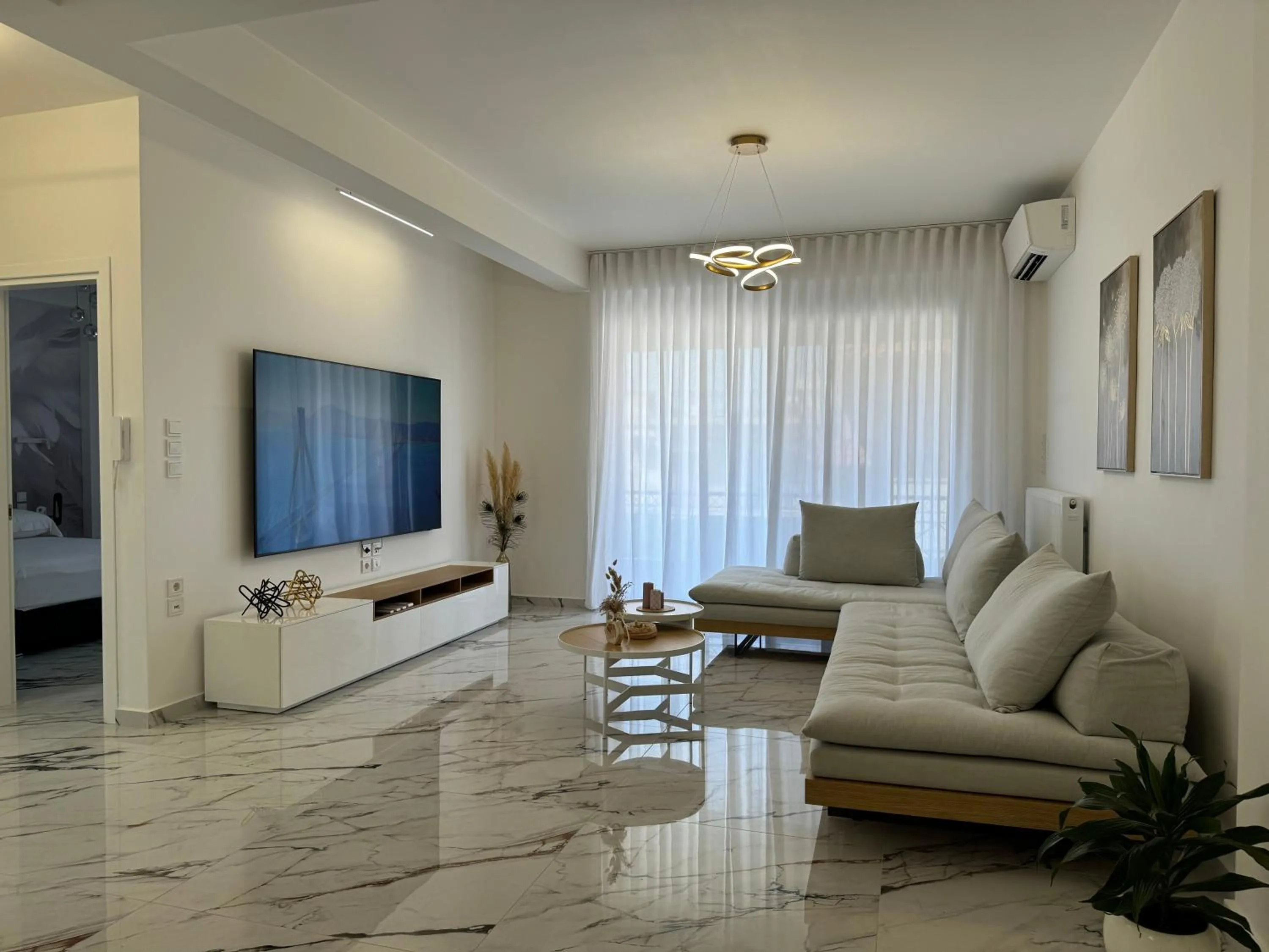 TV and multimedia in Madi Luxury Stay Patra