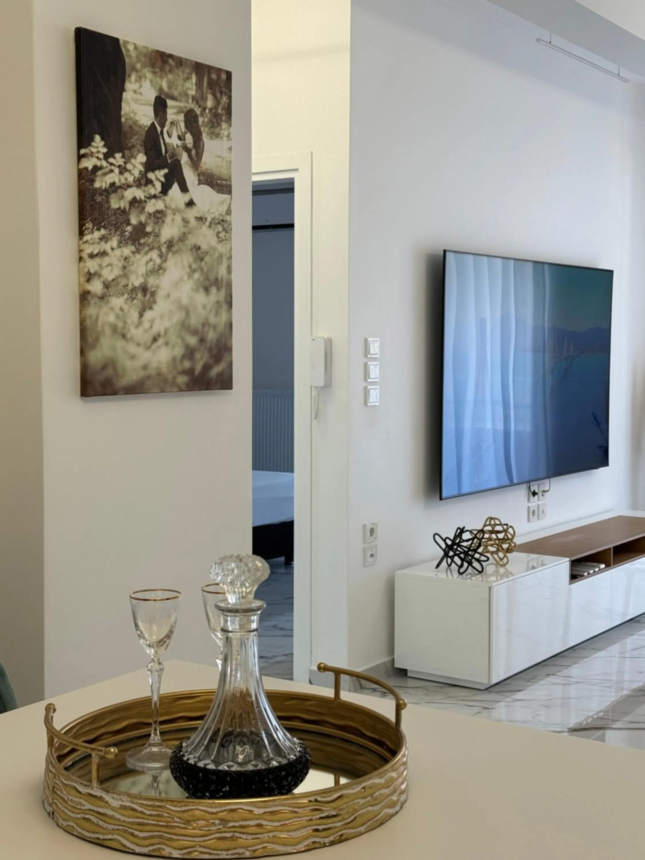 TV and multimedia in Madi Luxury Stay Patra