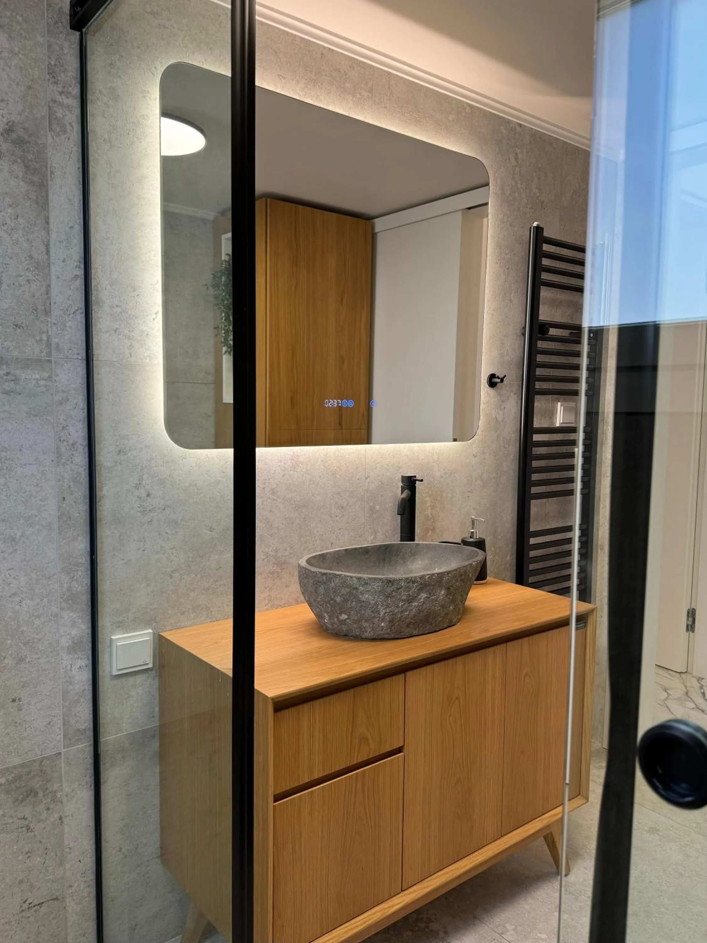 Shower in Madi Luxury Stay Patra