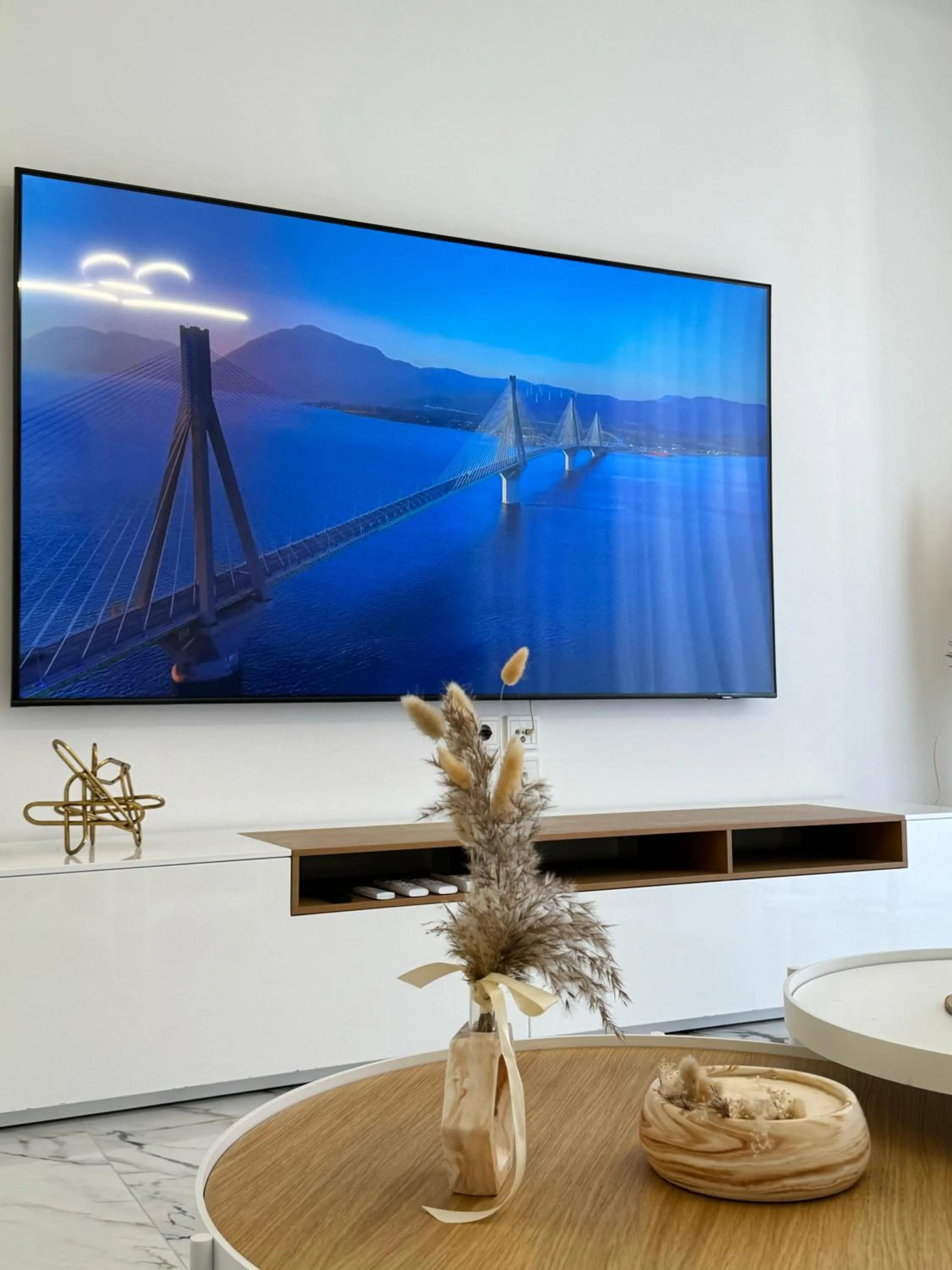 TV and multimedia in Madi Luxury Stay Patra