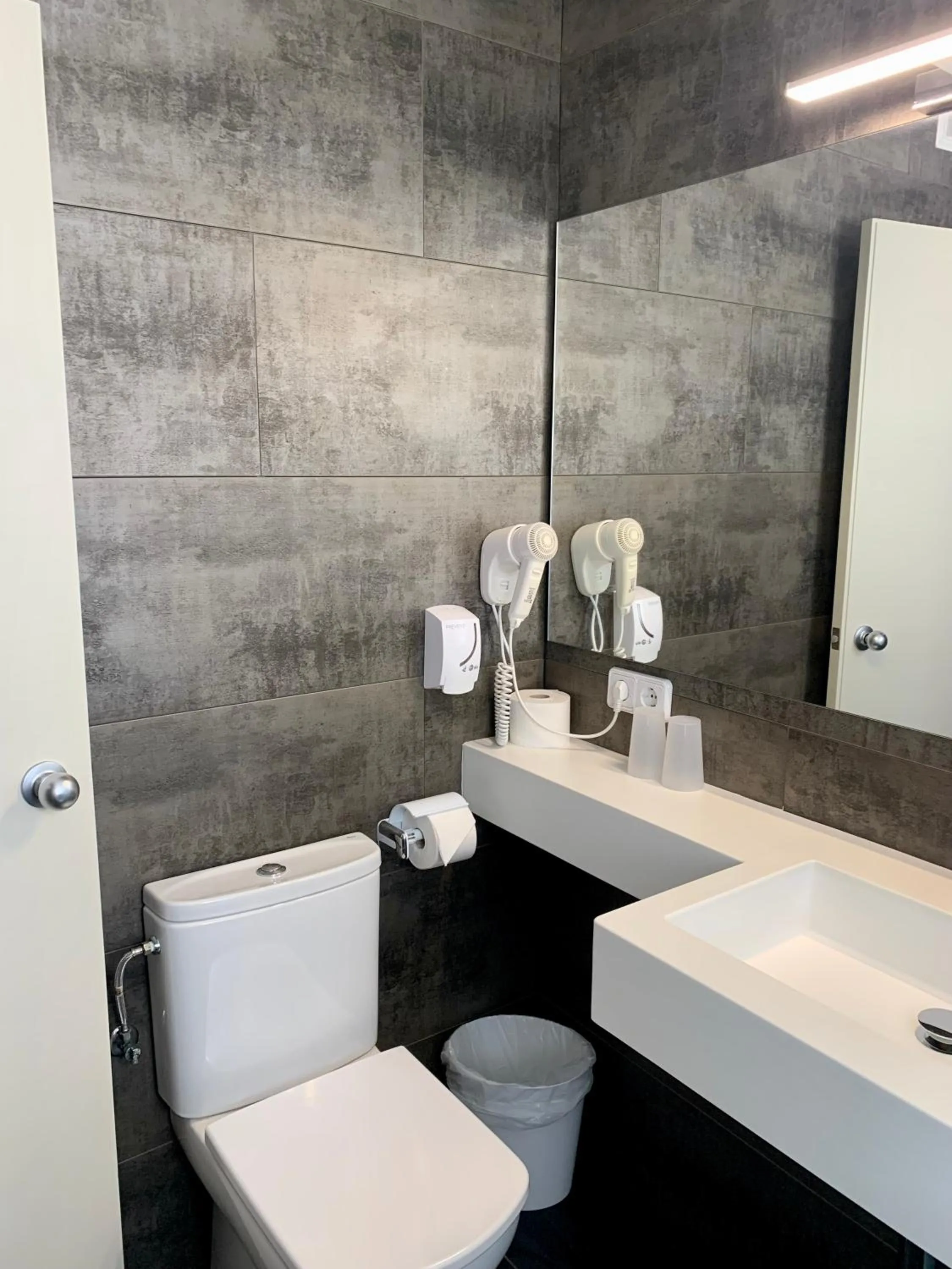 Bathroom in Hotel Jeni & Restaurant