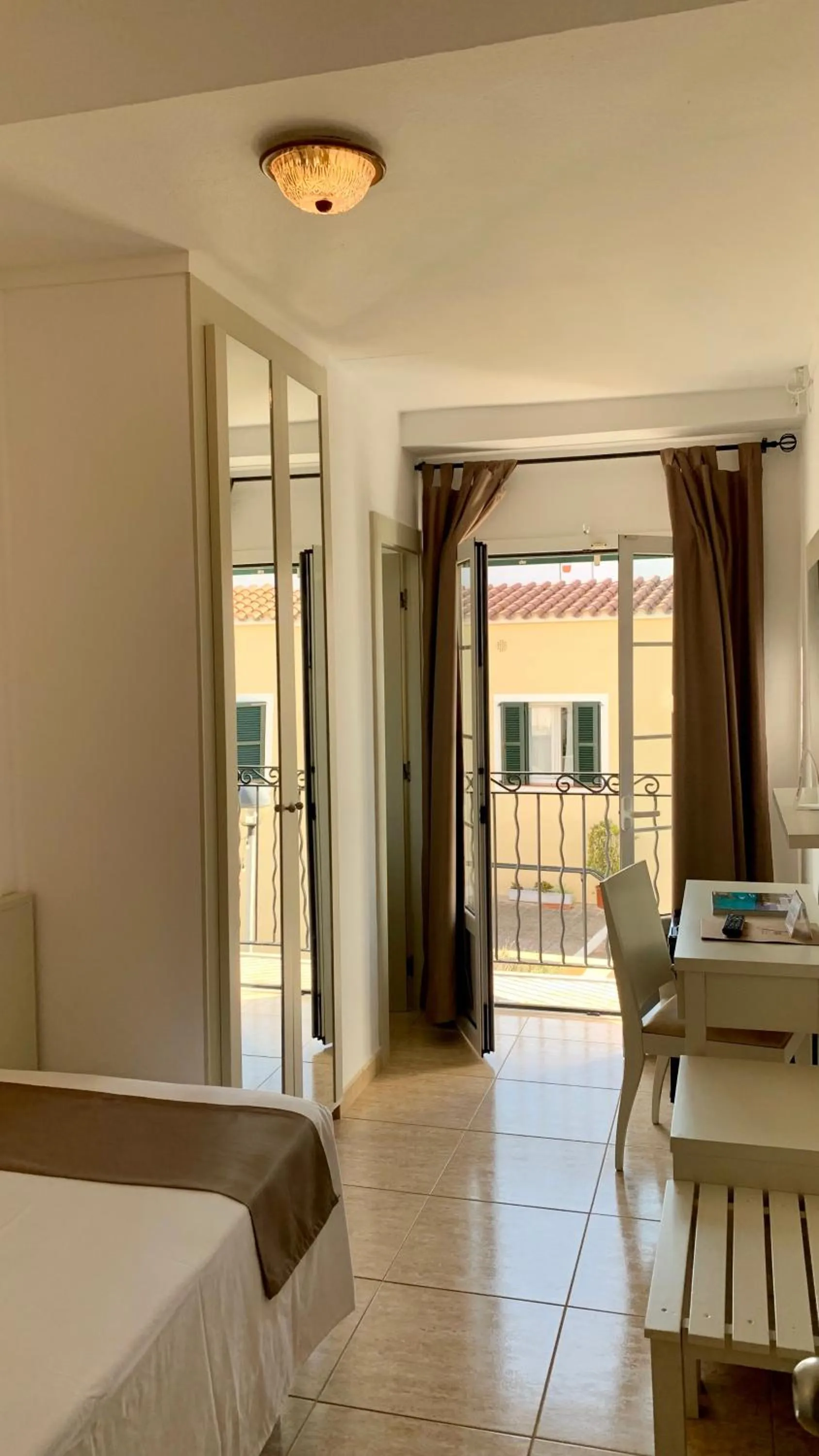 Bed in Hotel Jeni & Restaurant