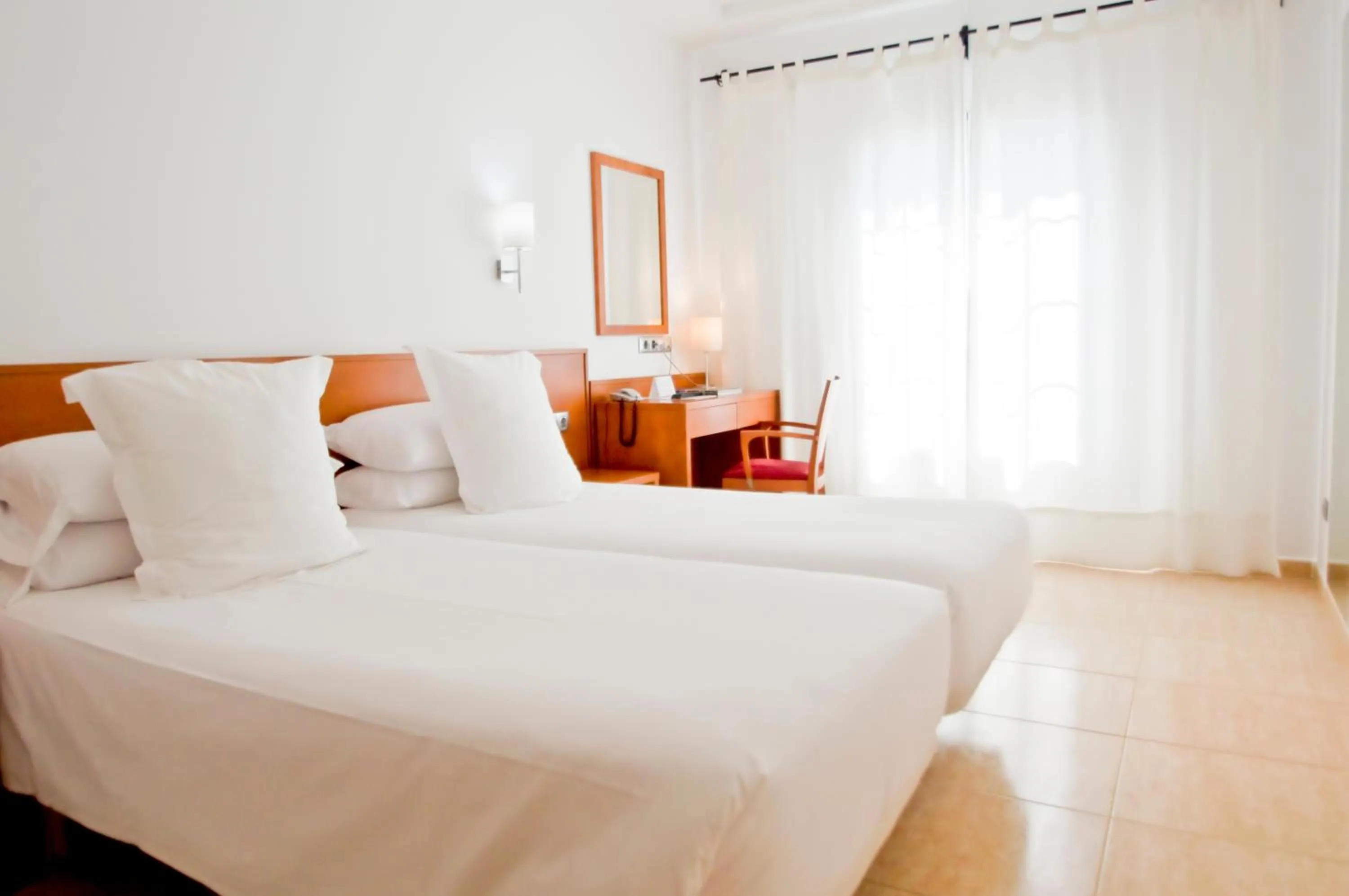 Photo of the whole room, Bed in Hotel Jeni & Restaurant