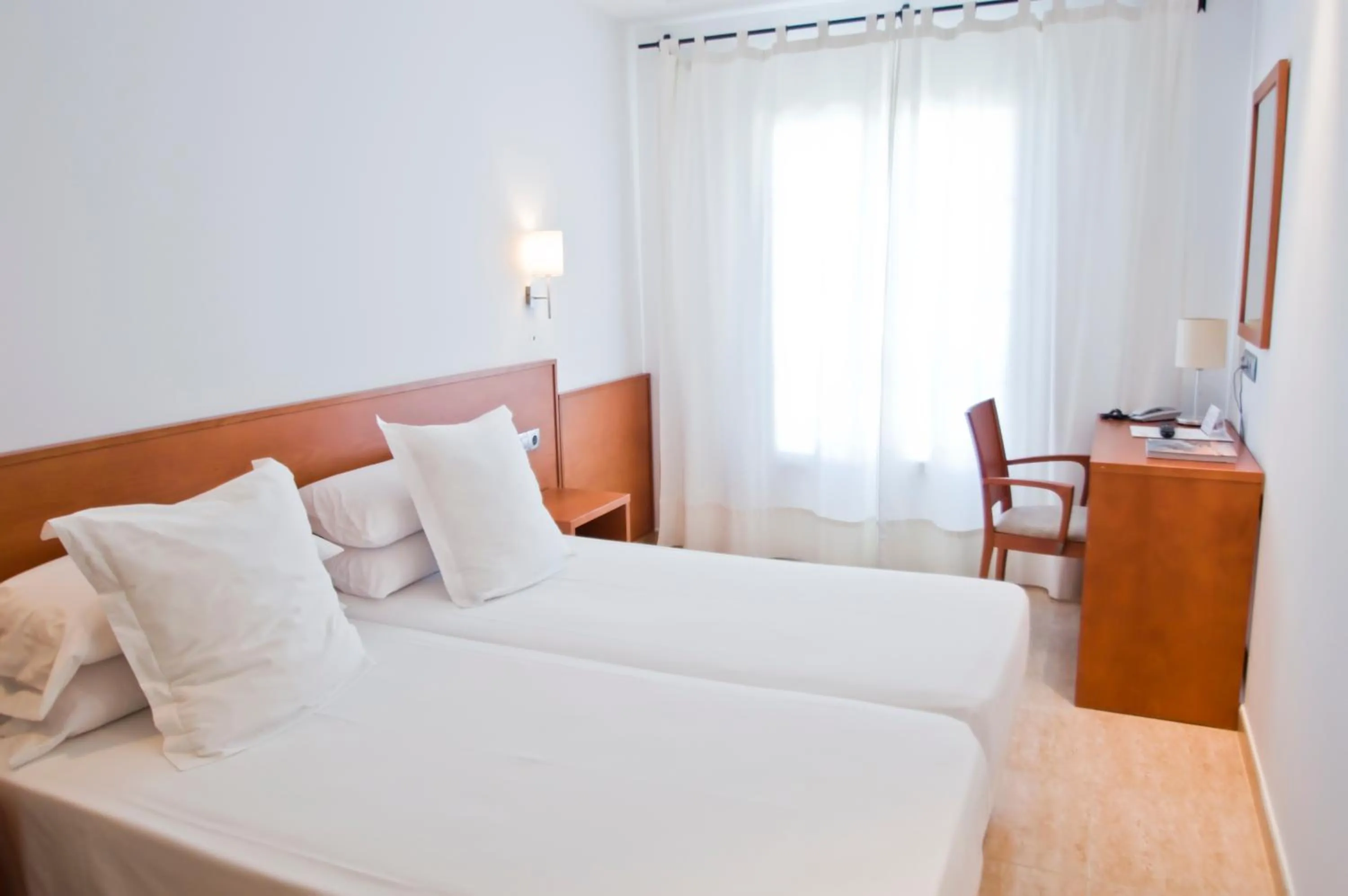 Bed in Hotel Jeni & Restaurant