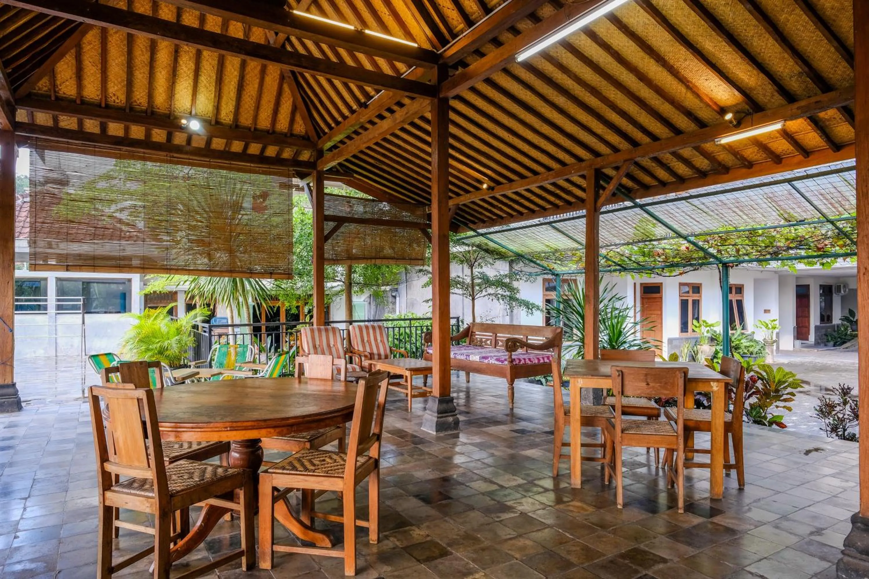 Restaurant/places to eat in Urbanview Code Riverstay Yogyakarta