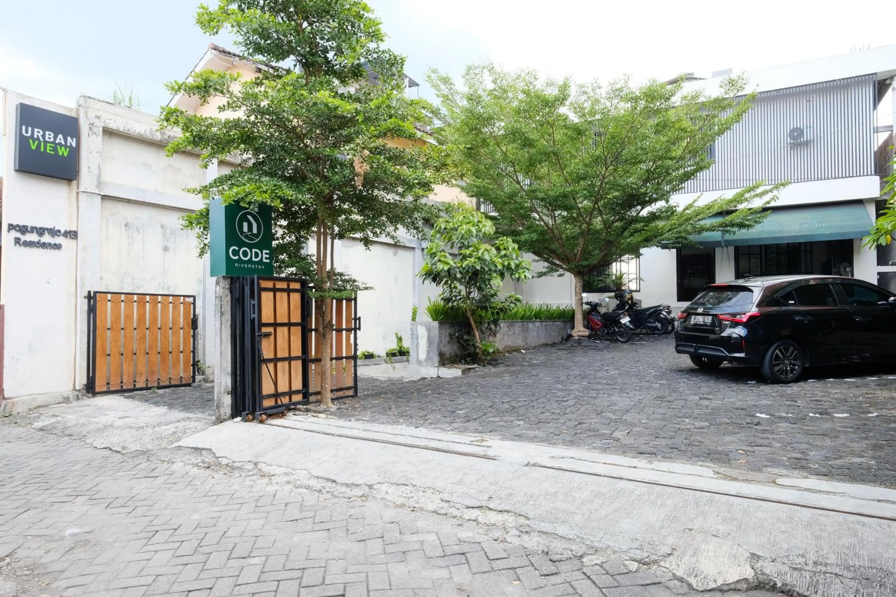Facade/entrance in Urbanview Code Riverstay Yogyakarta