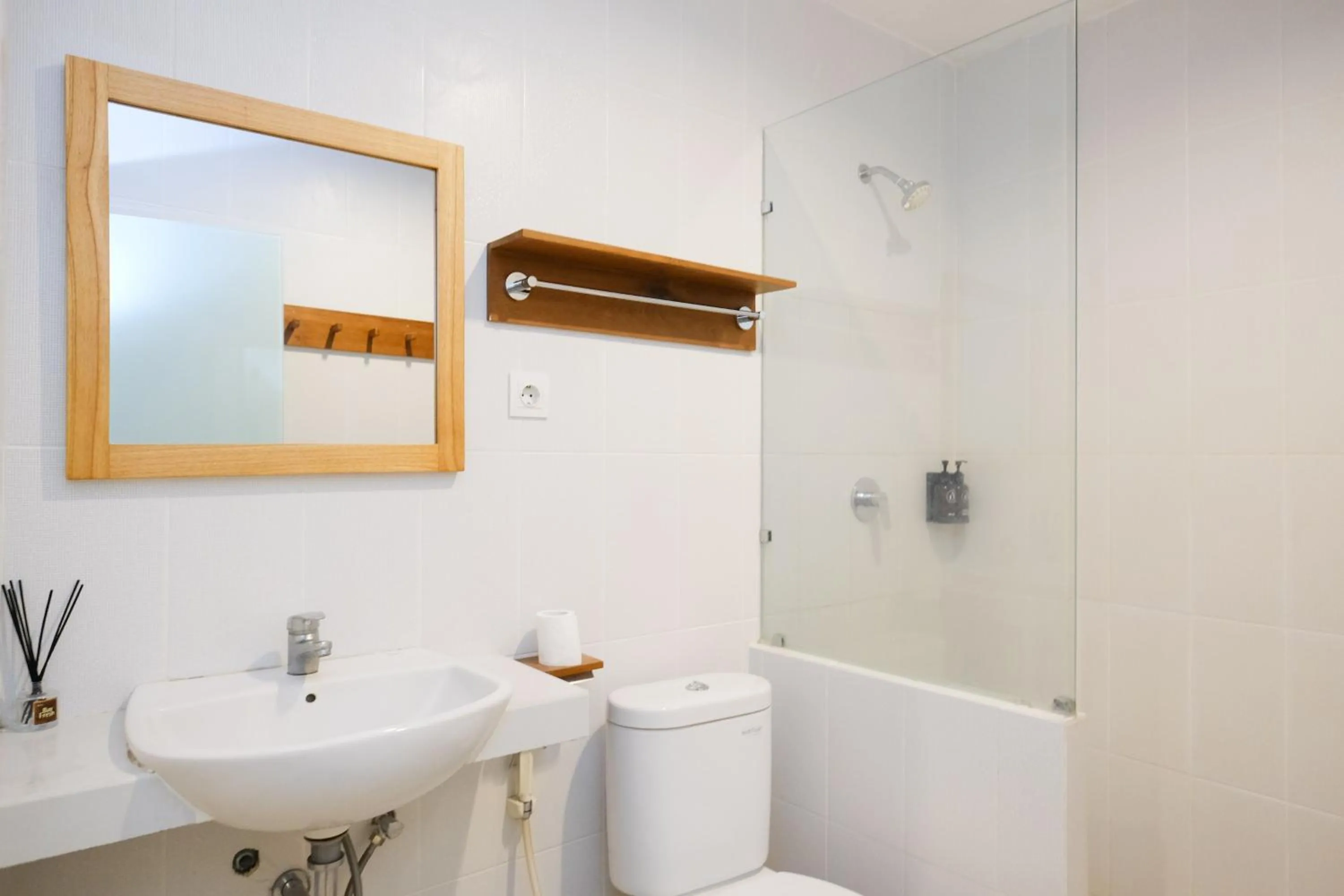 Bathroom in Urbanview Code Riverstay Yogyakarta