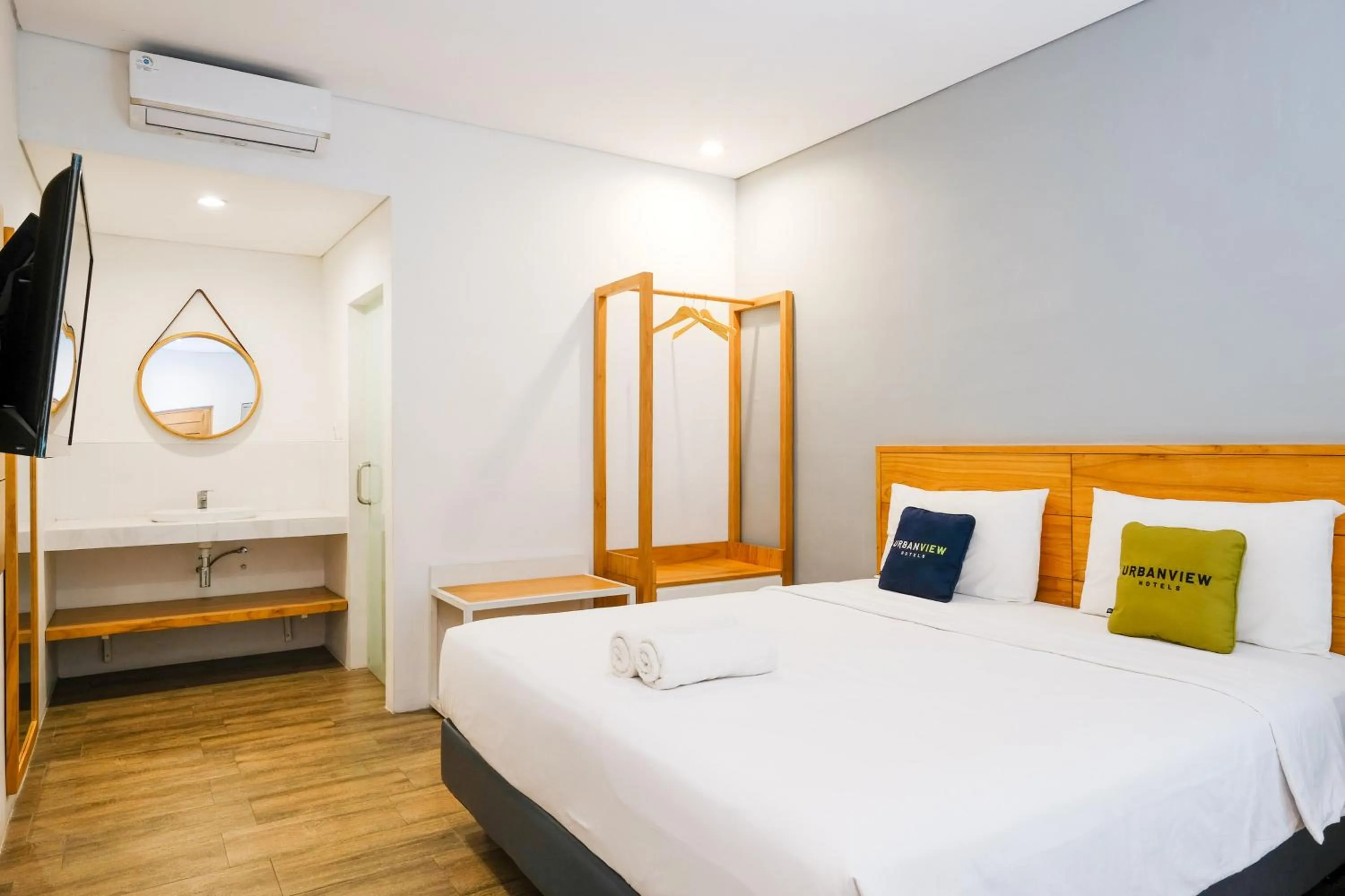 Bedroom, Bed in Urbanview Code Riverstay Yogyakarta