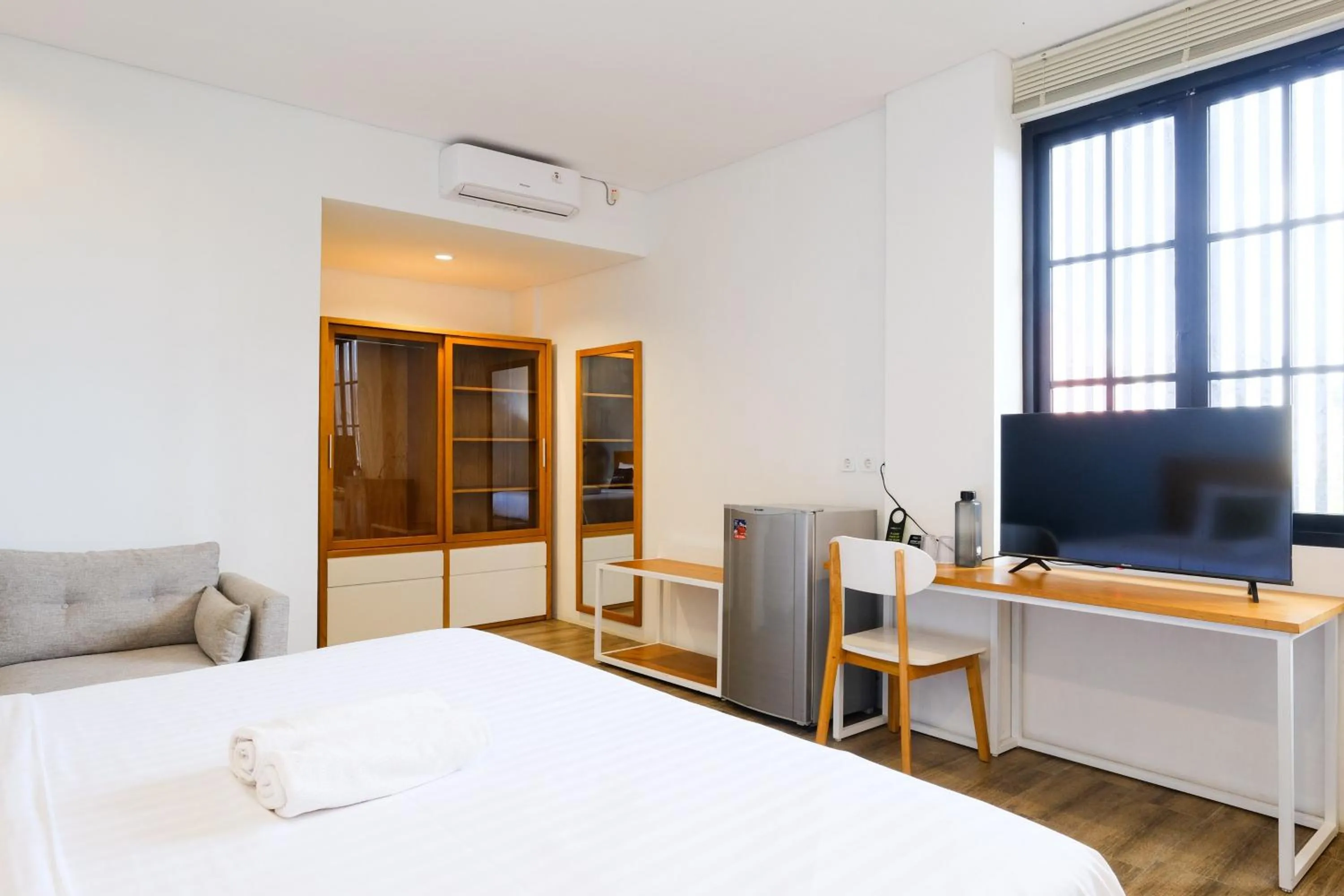 Bedroom, Bed in Urbanview Code Riverstay Yogyakarta