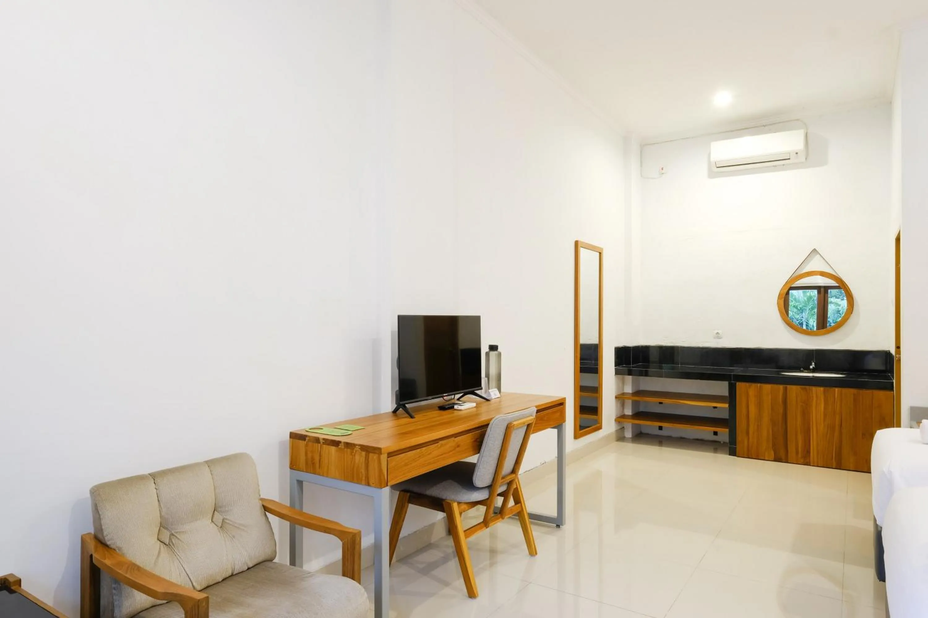 Seating area in Urbanview Code Riverstay Yogyakarta