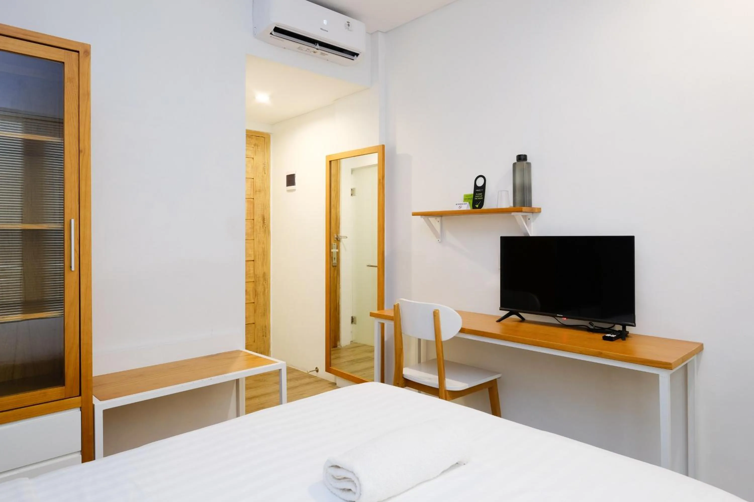 Bedroom, Bed in Urbanview Code Riverstay Yogyakarta