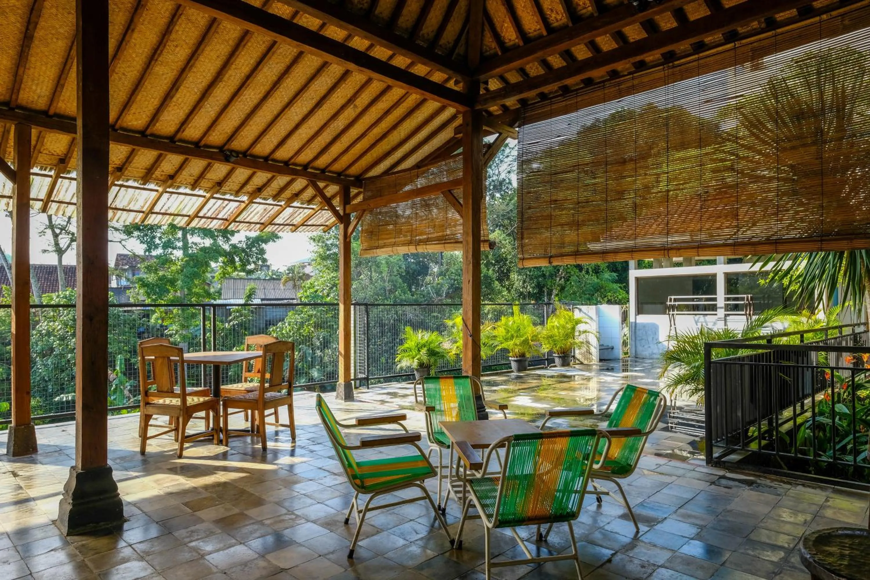 Seating area in Urbanview Code Riverstay Yogyakarta