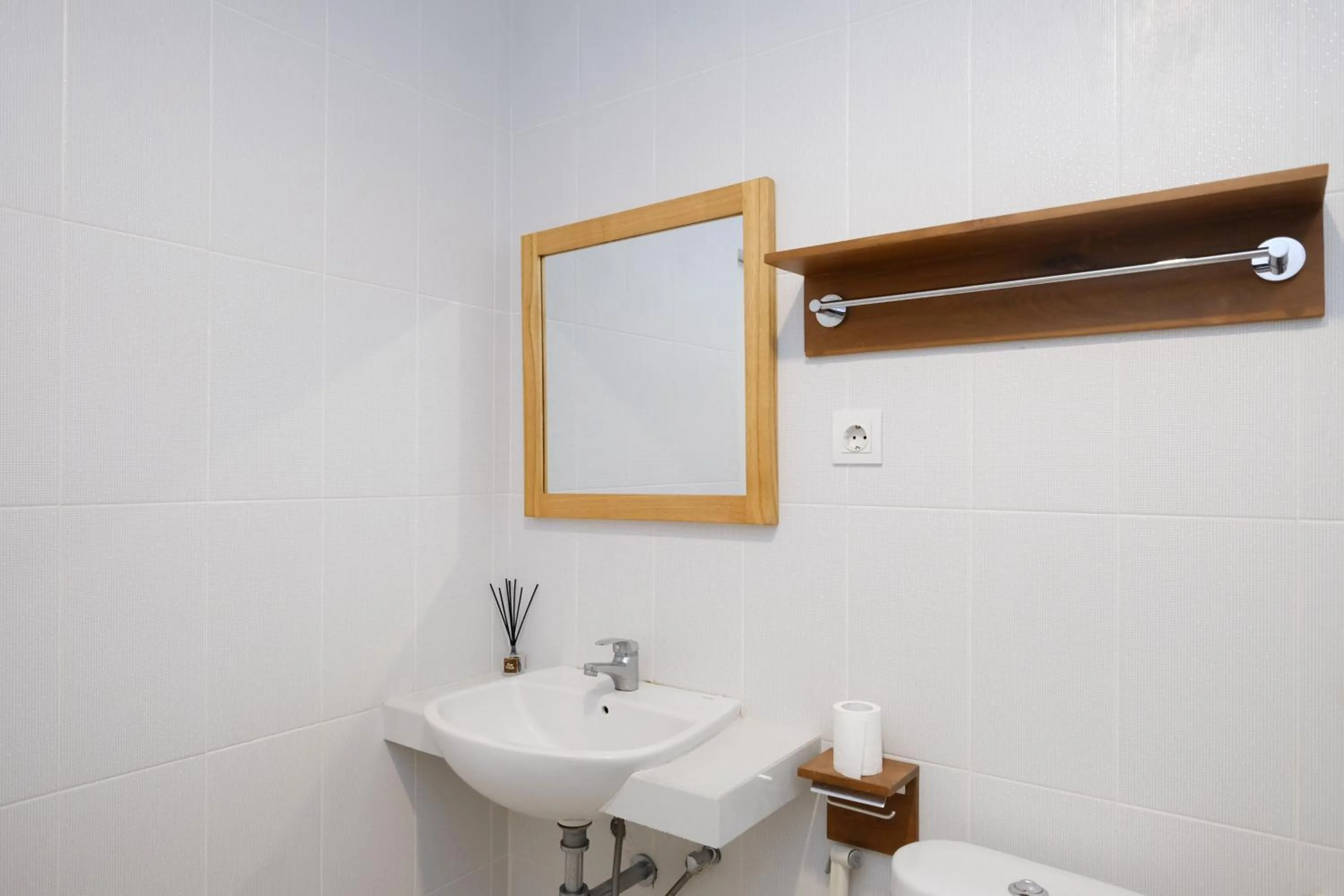 Bathroom in Urbanview Code Riverstay Yogyakarta