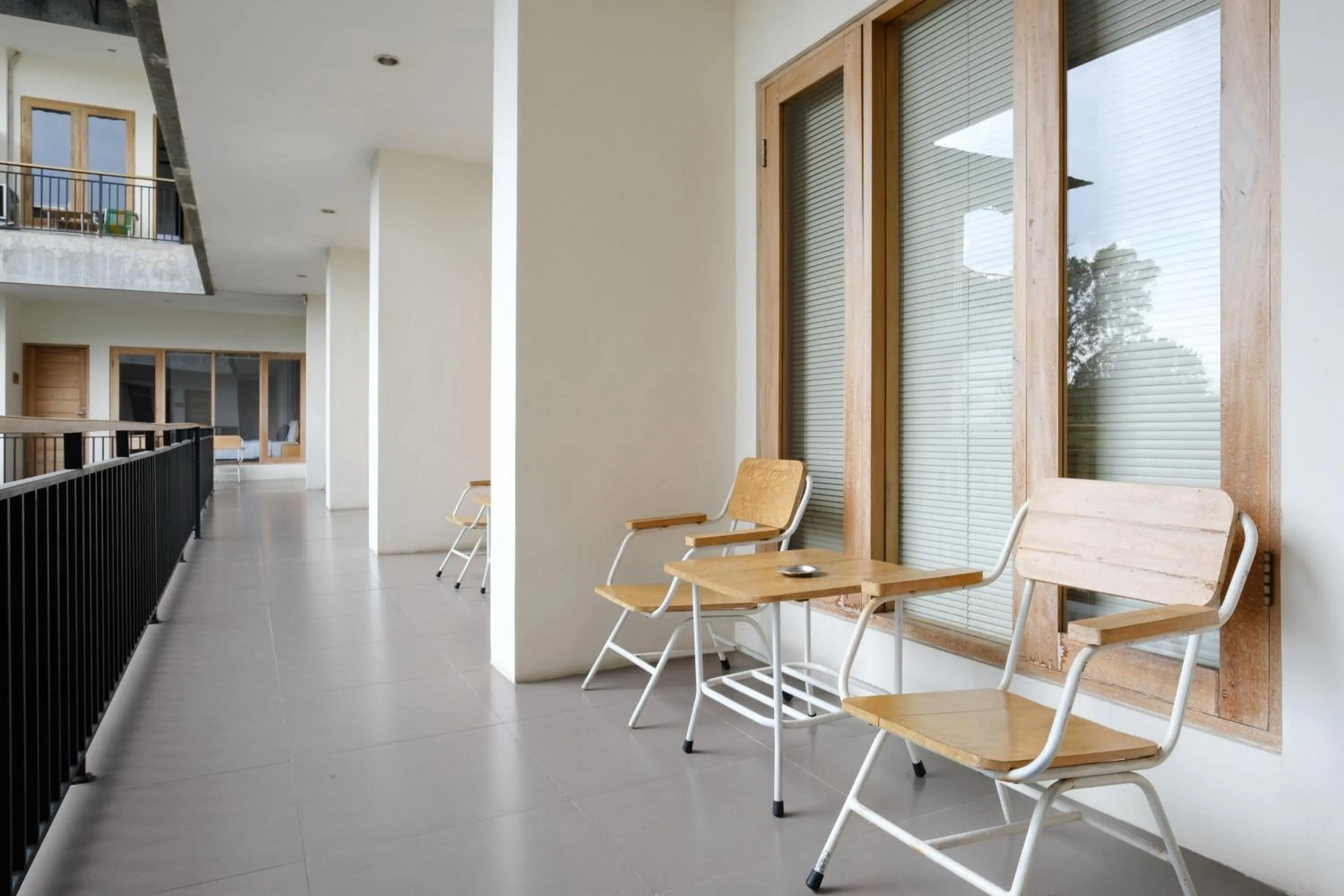 Seating area in Urbanview Code Riverstay Yogyakarta