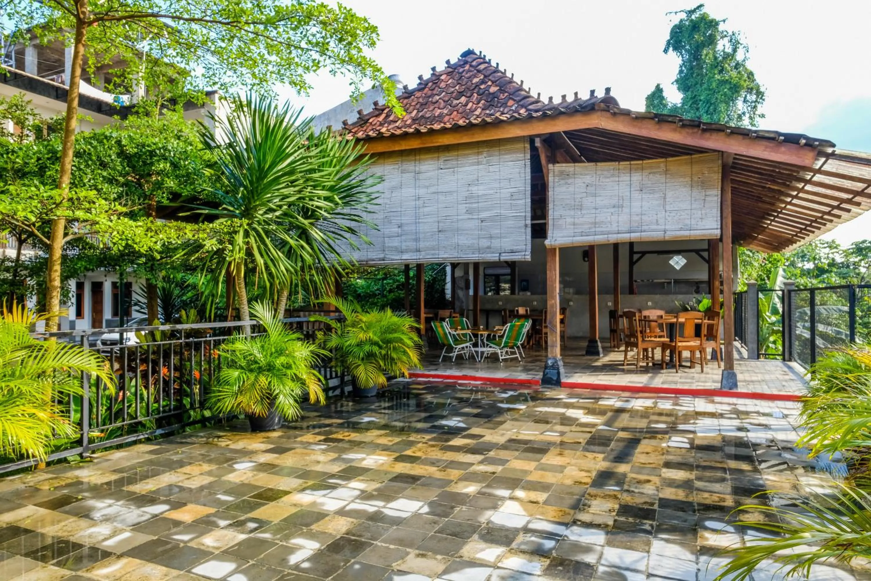 Restaurant/places to eat in Urbanview Code Riverstay Yogyakarta