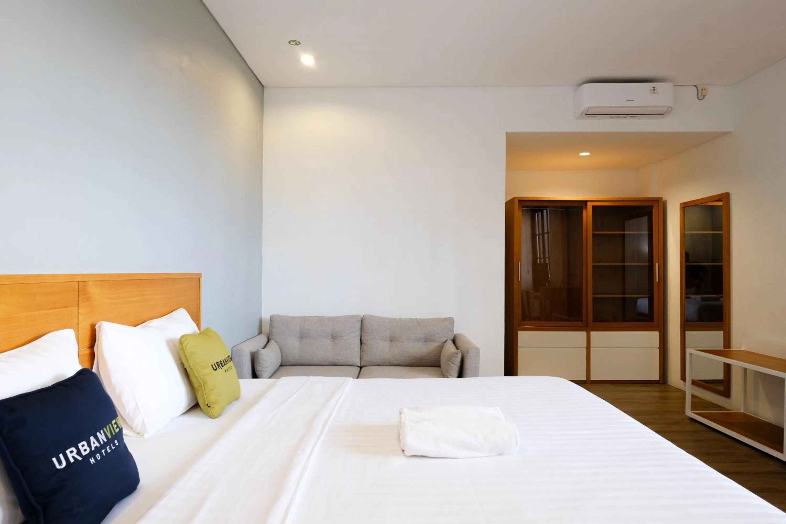 Bedroom, Bed in Urbanview Code Riverstay Yogyakarta