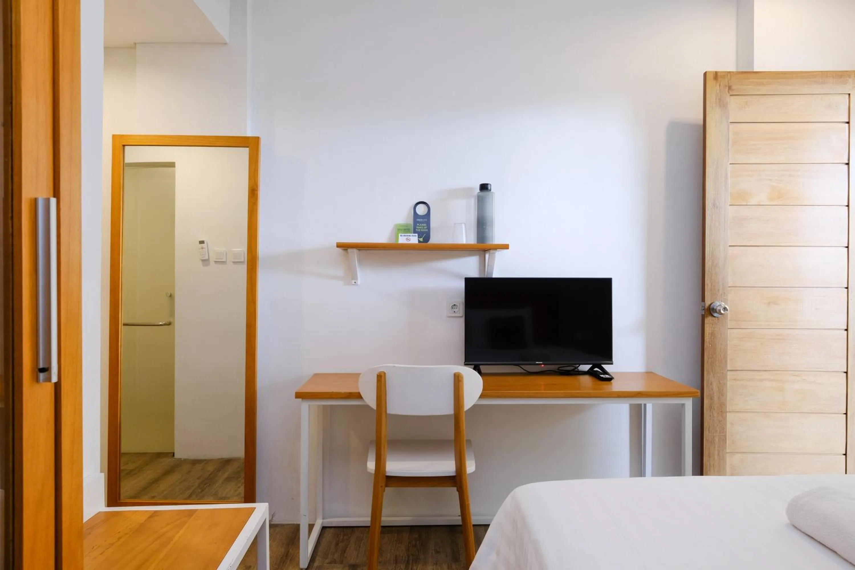 Bedroom, Bed in Urbanview Code Riverstay Yogyakarta