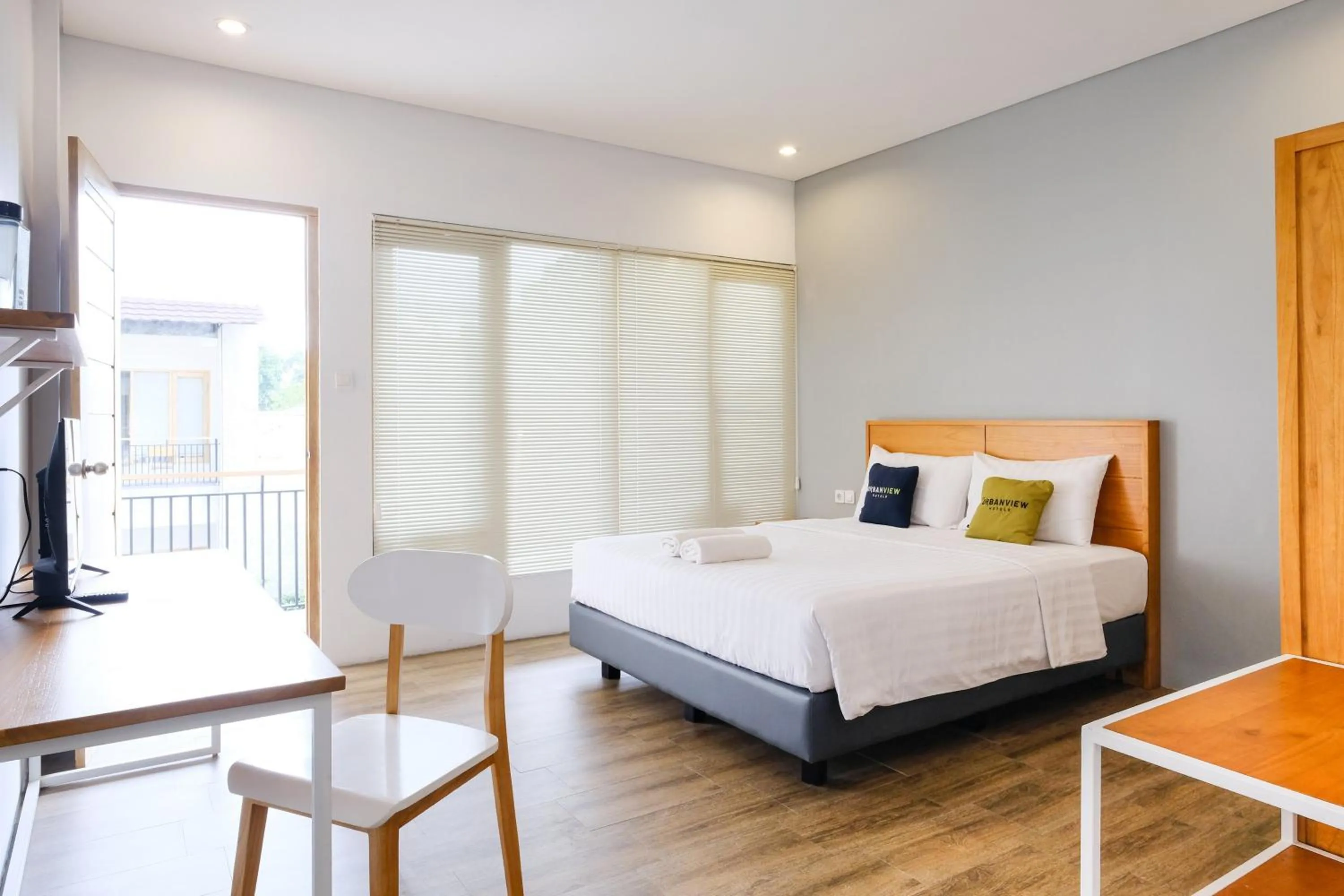 Bedroom, Bed in Urbanview Code Riverstay Yogyakarta