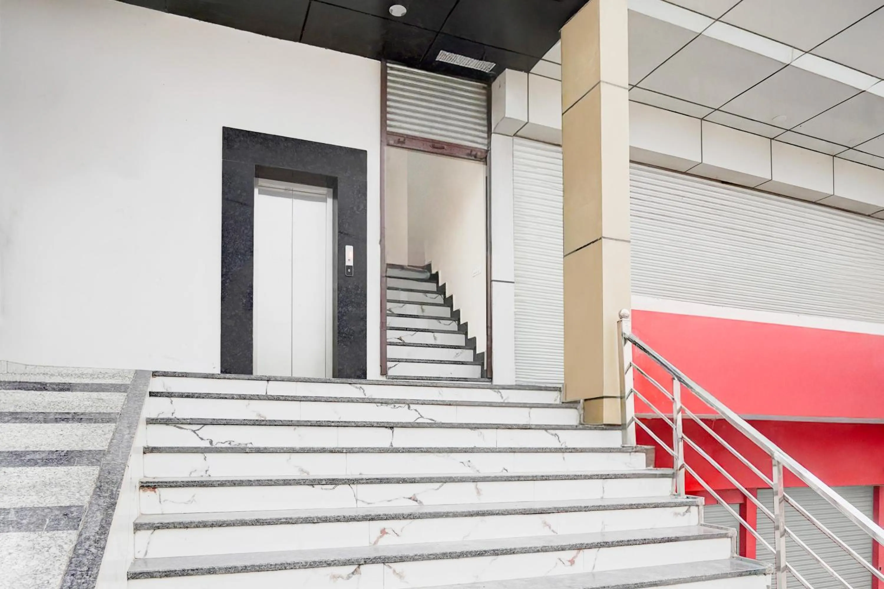 Facade/entrance in Super Townhouse Narholi Bridge Mathura