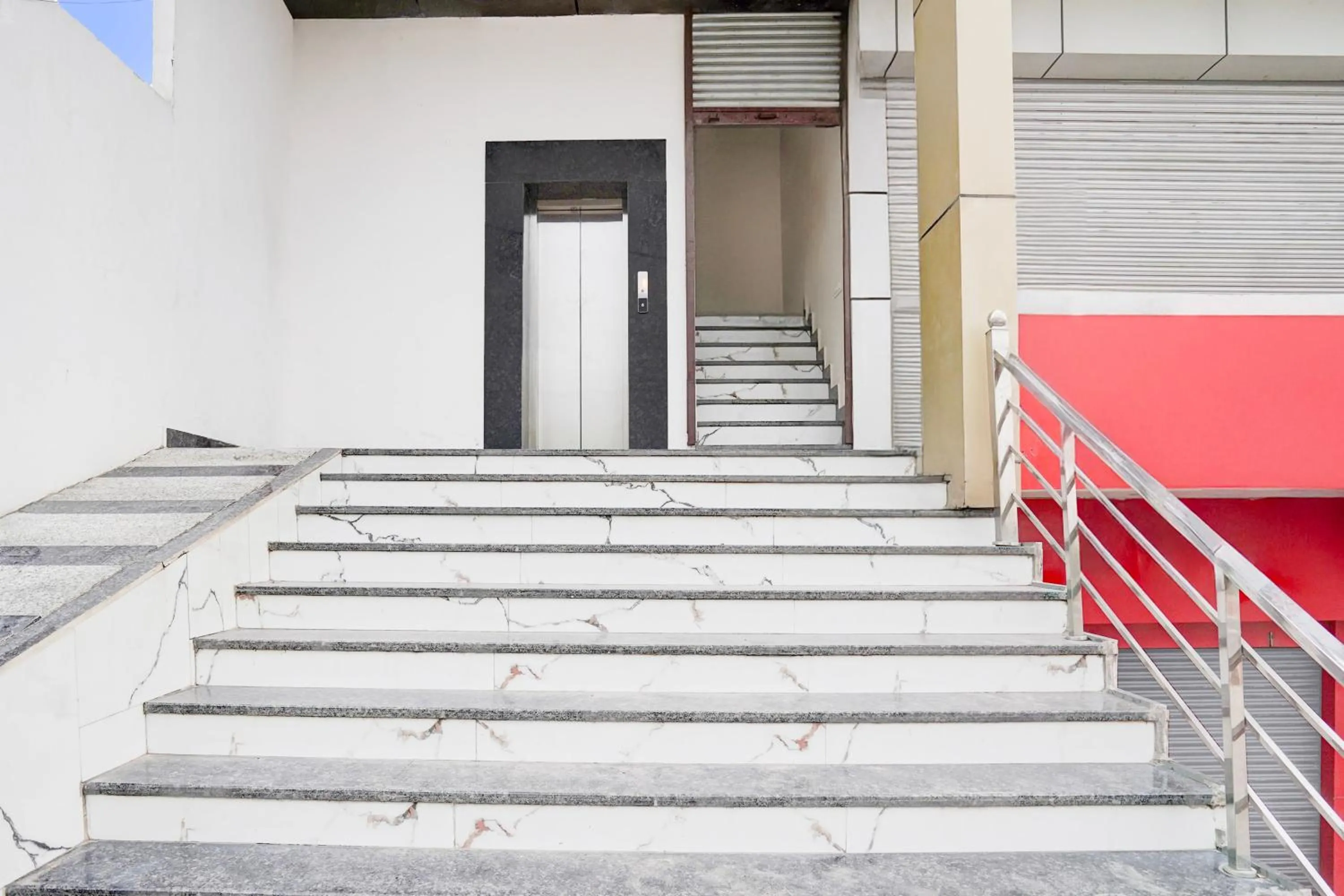 Facade/entrance in Super Townhouse Narholi Bridge Mathura