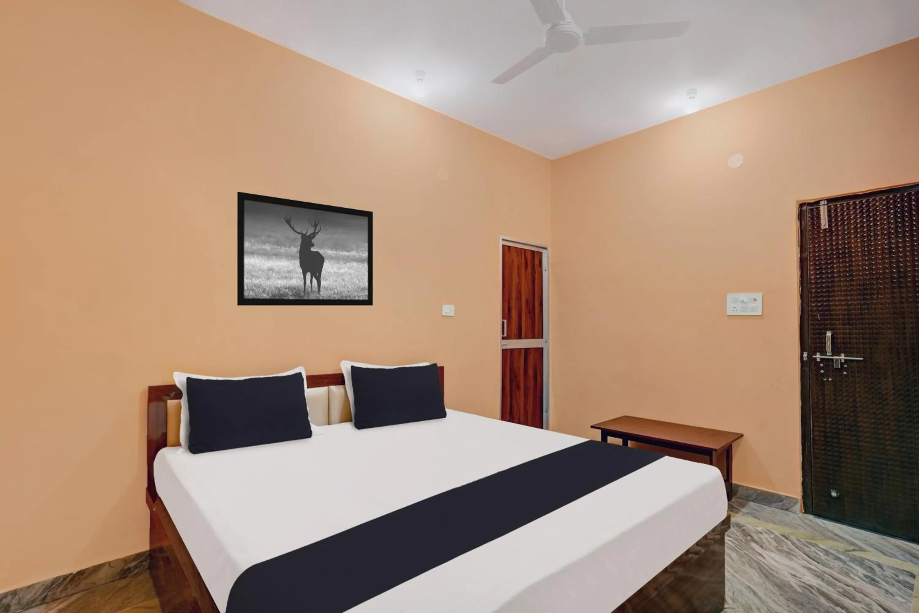 Lobby or reception, Bed in Hotel O Mayur Residency