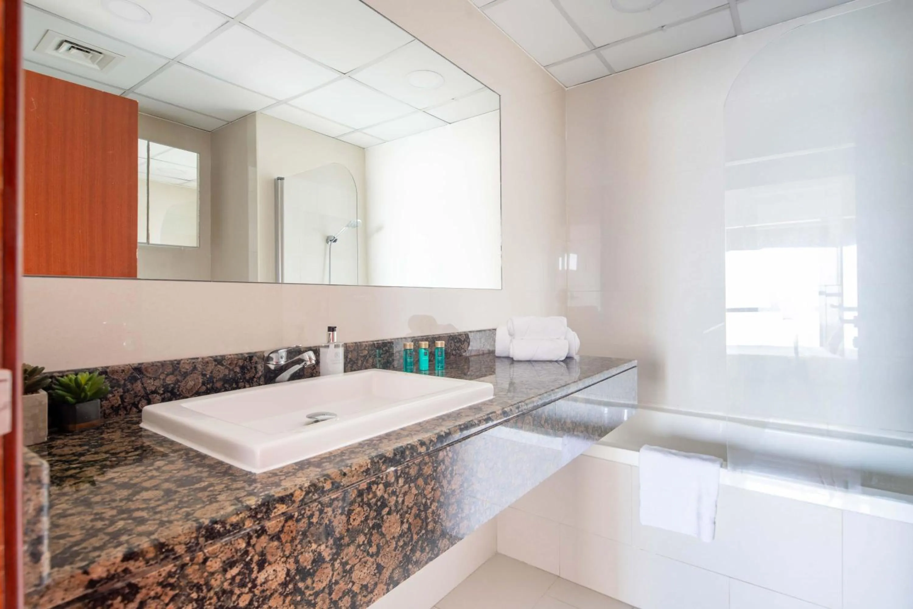 Frank Porter - Sadaf 6